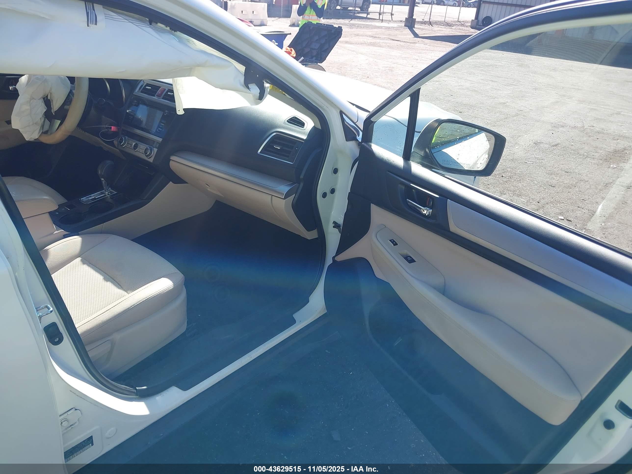 SUBARU OUTBACK image 5