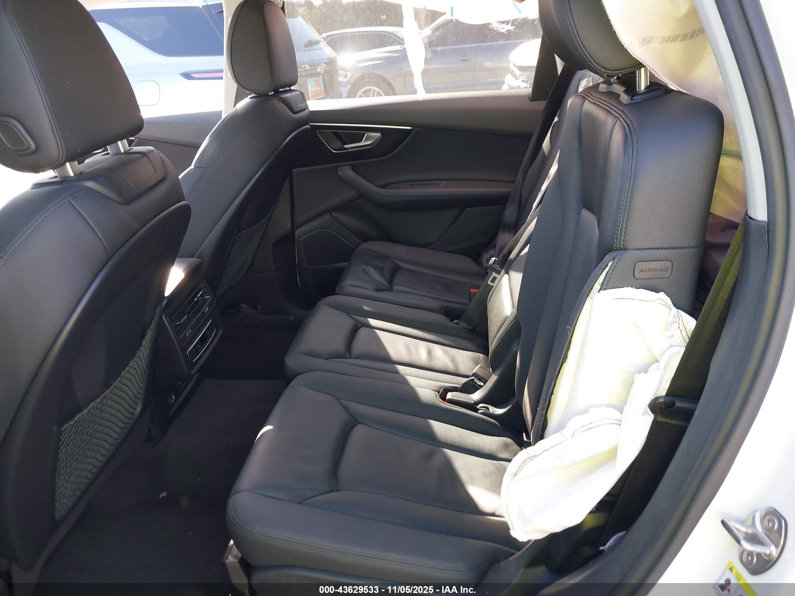 AUDI Q7 image 8