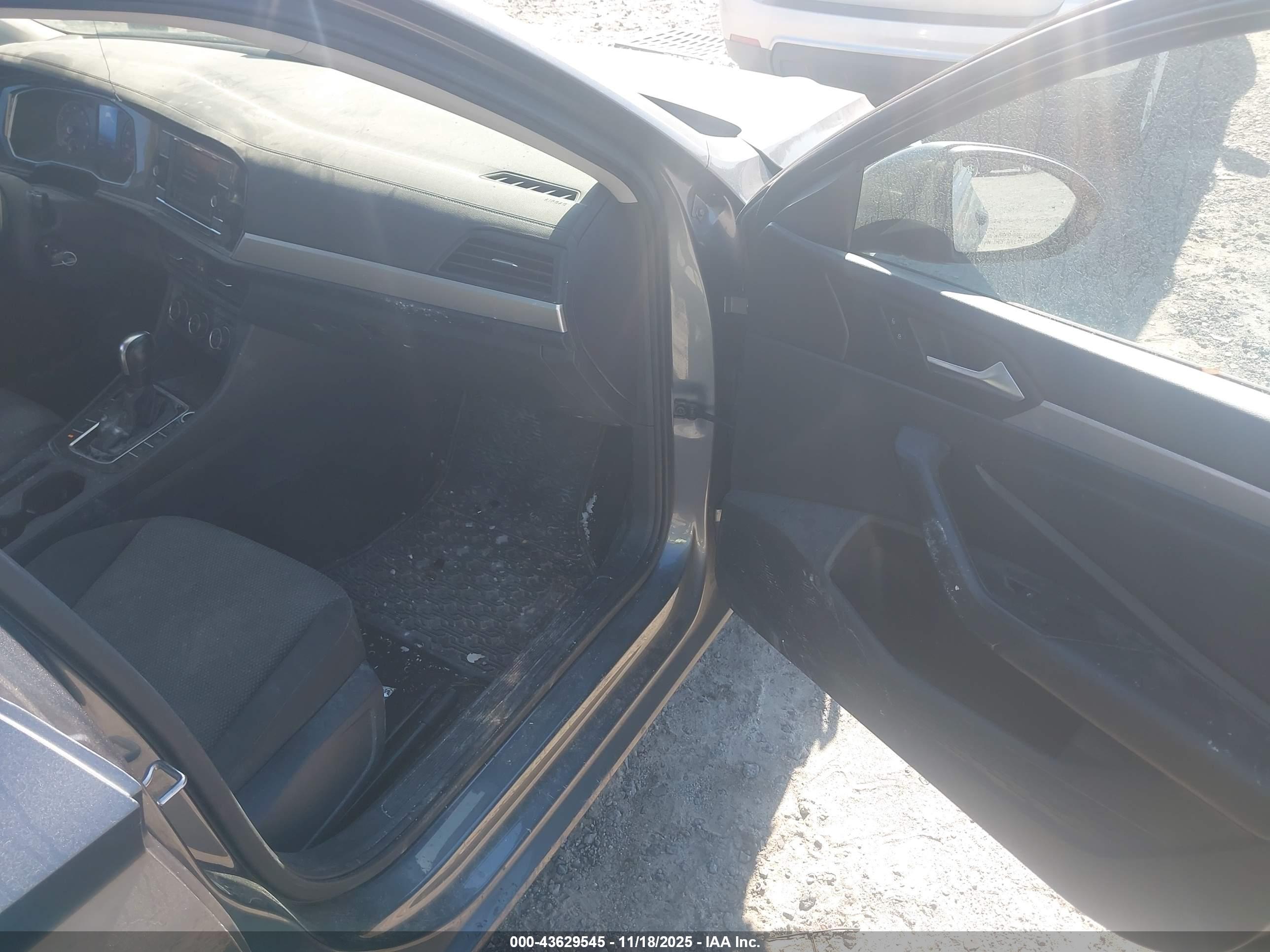 VOLKSWAGEN JETTA image 5