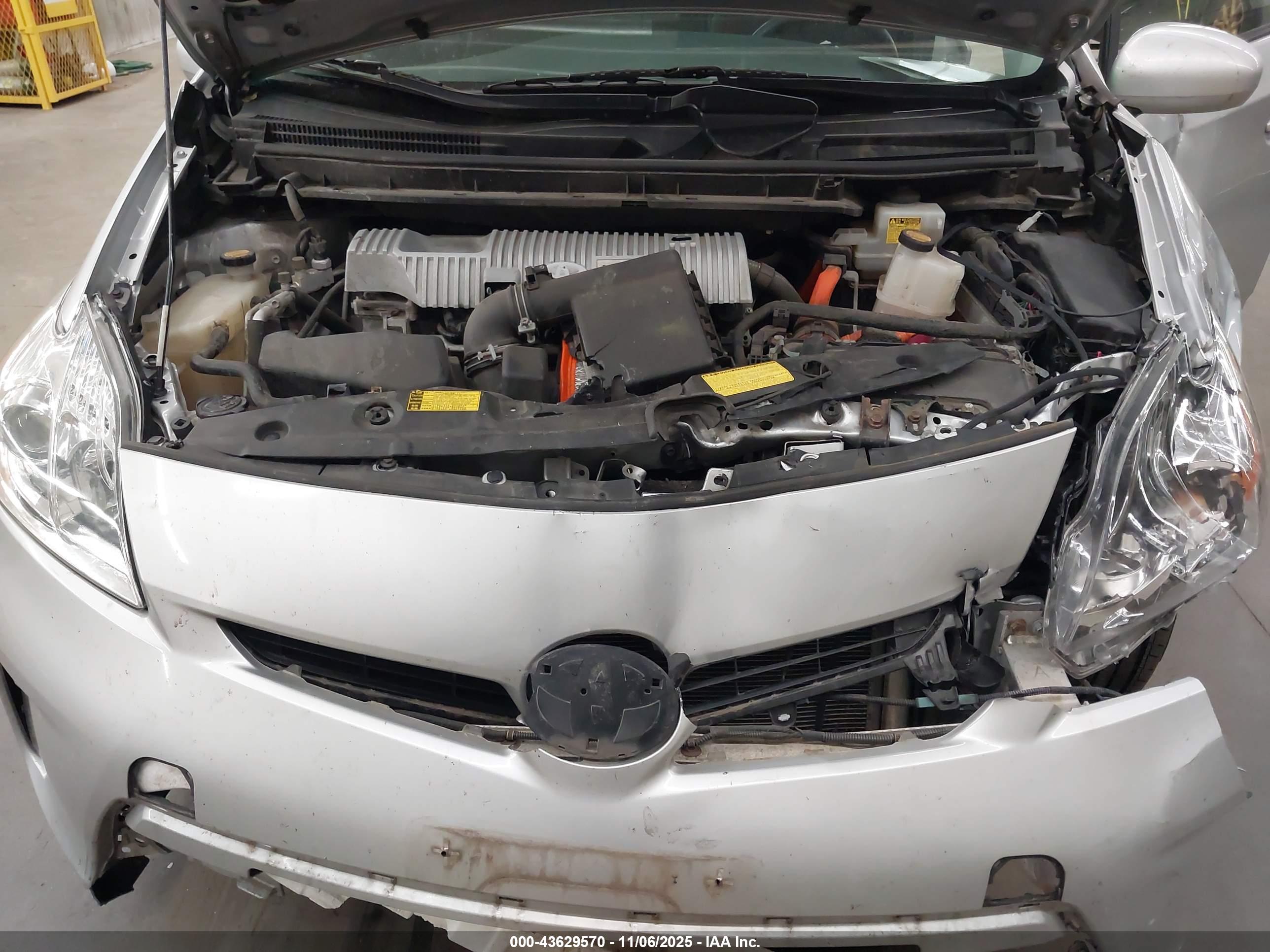 TOYOTA PRIUS image 10