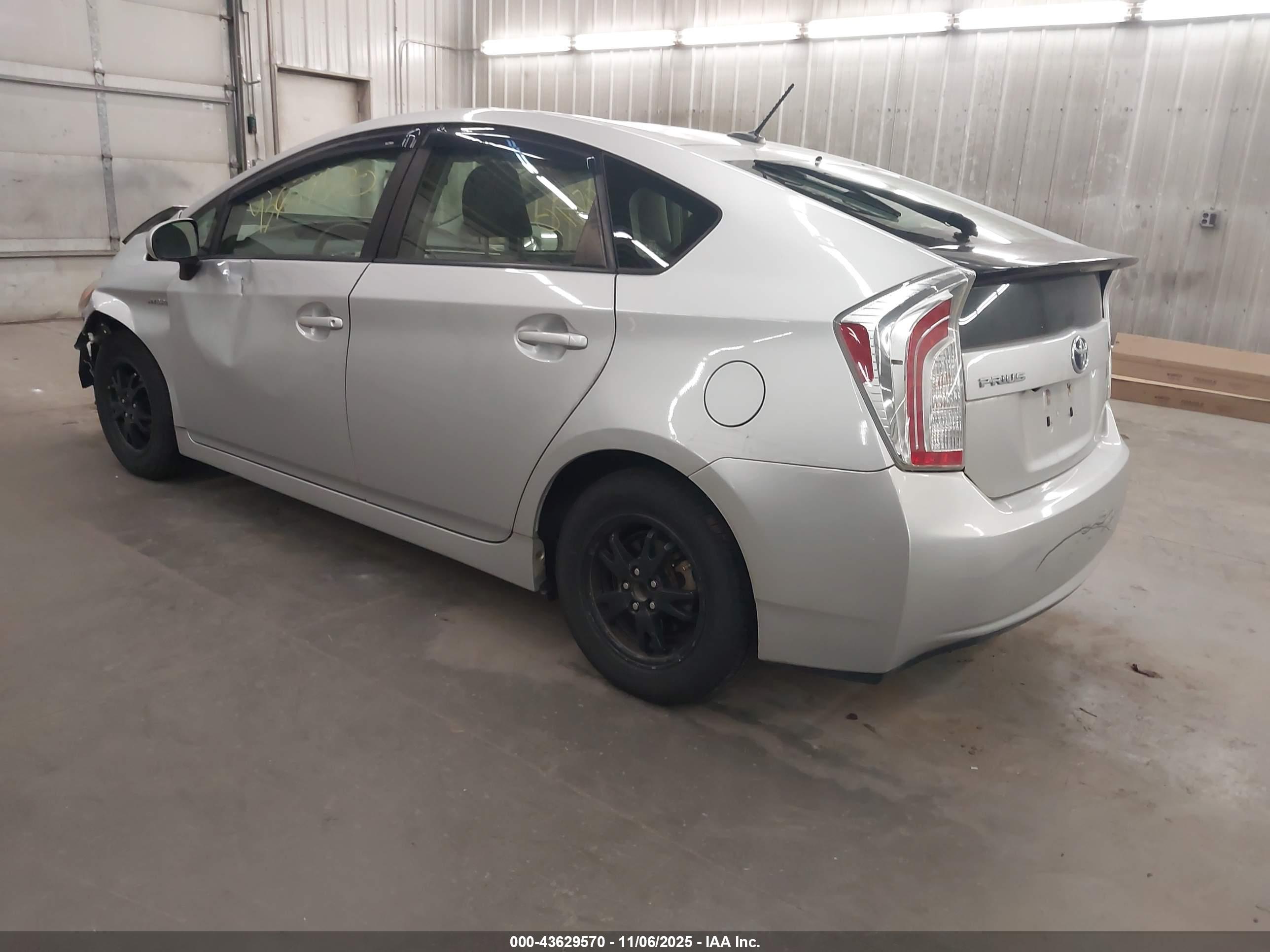 TOYOTA PRIUS image 3