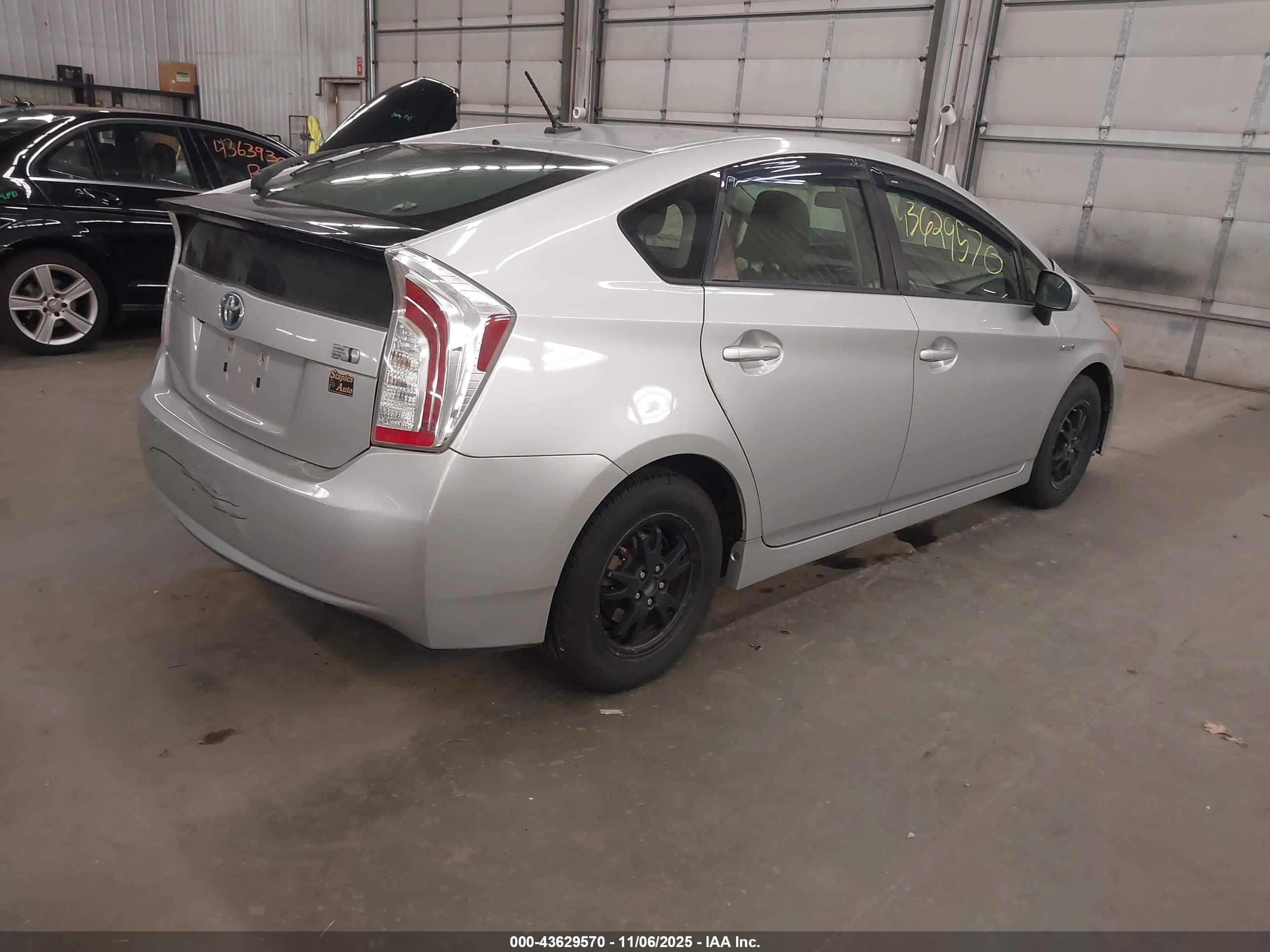 TOYOTA PRIUS image 4
