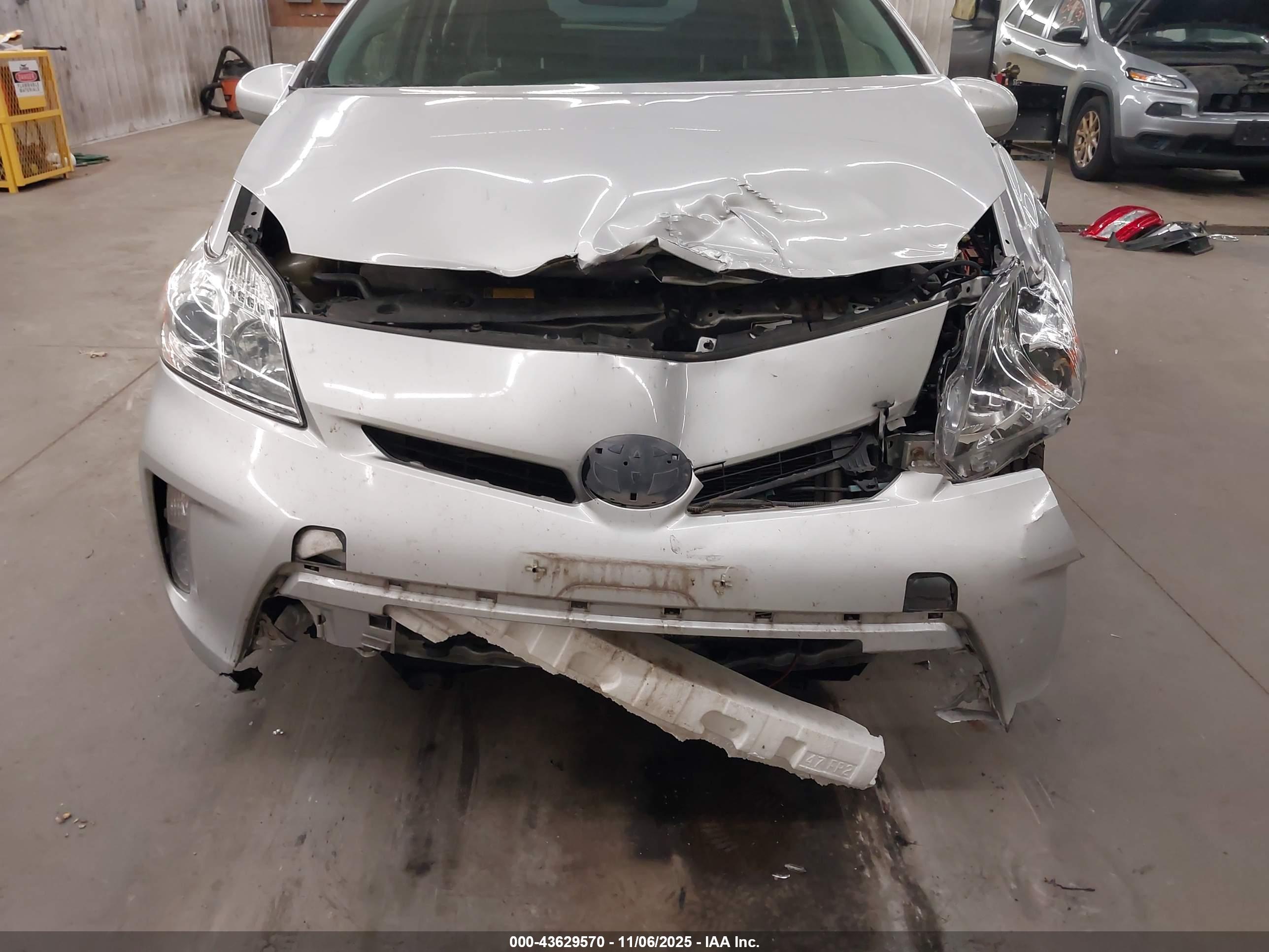 TOYOTA PRIUS image 6