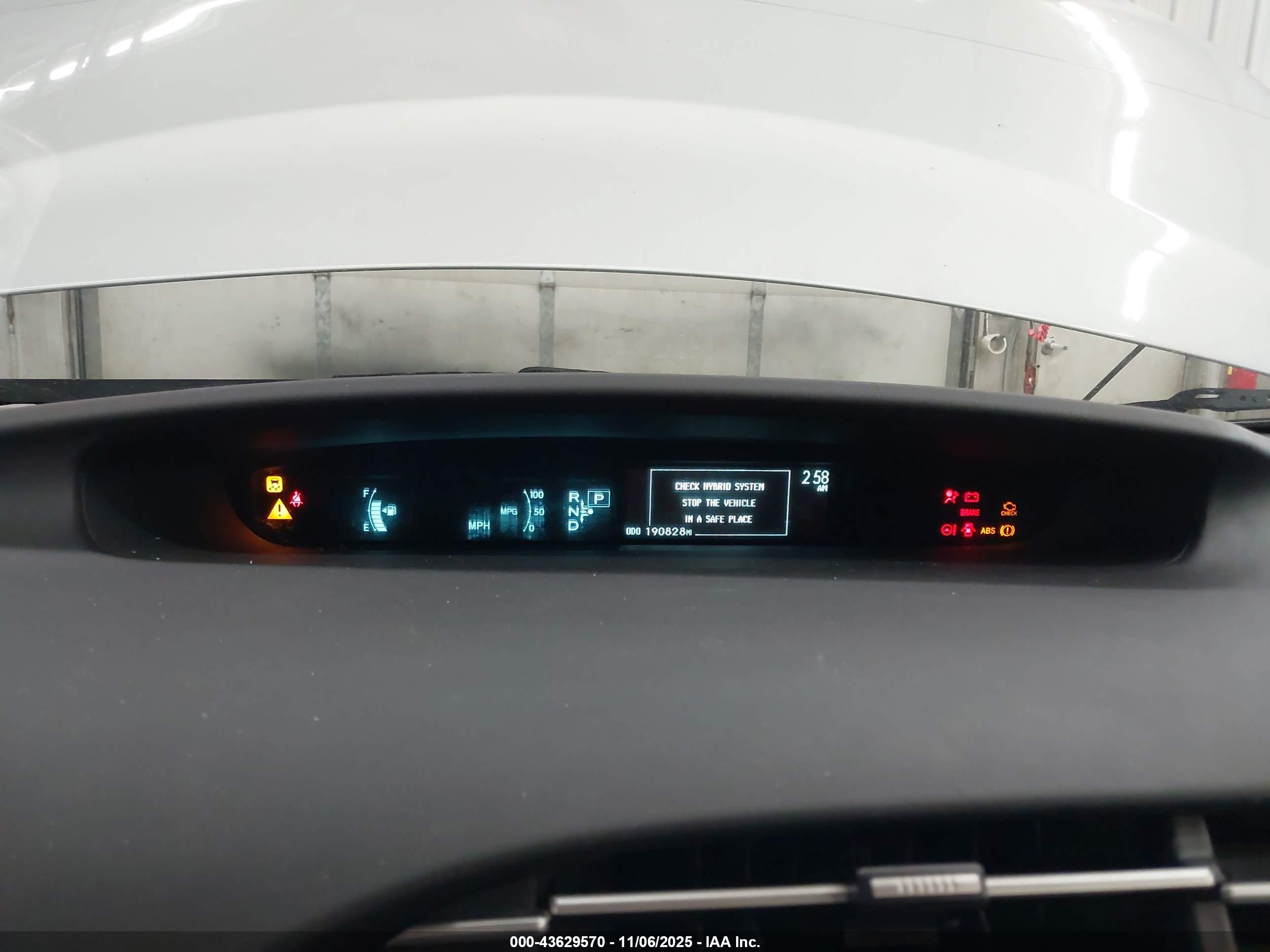 TOYOTA PRIUS image 7