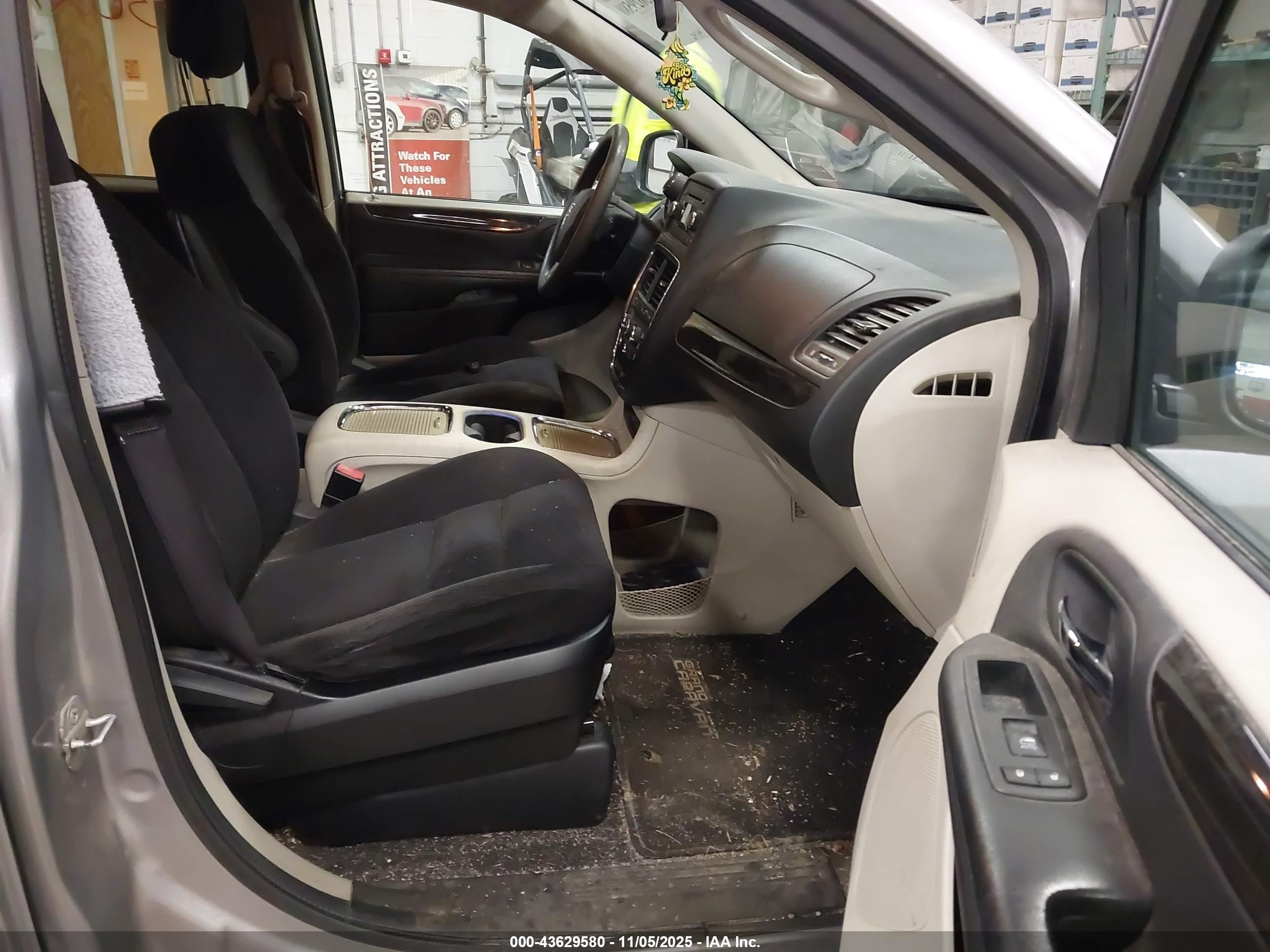 DODGE GRAND image 5