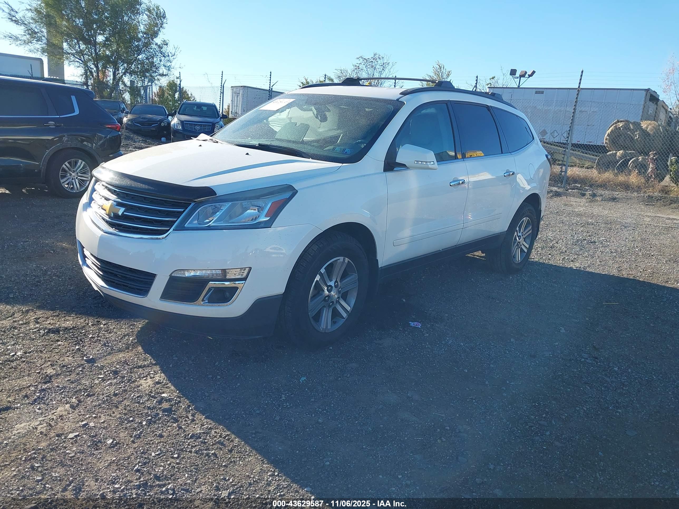 CHEVROLET TRAVERSE image 2