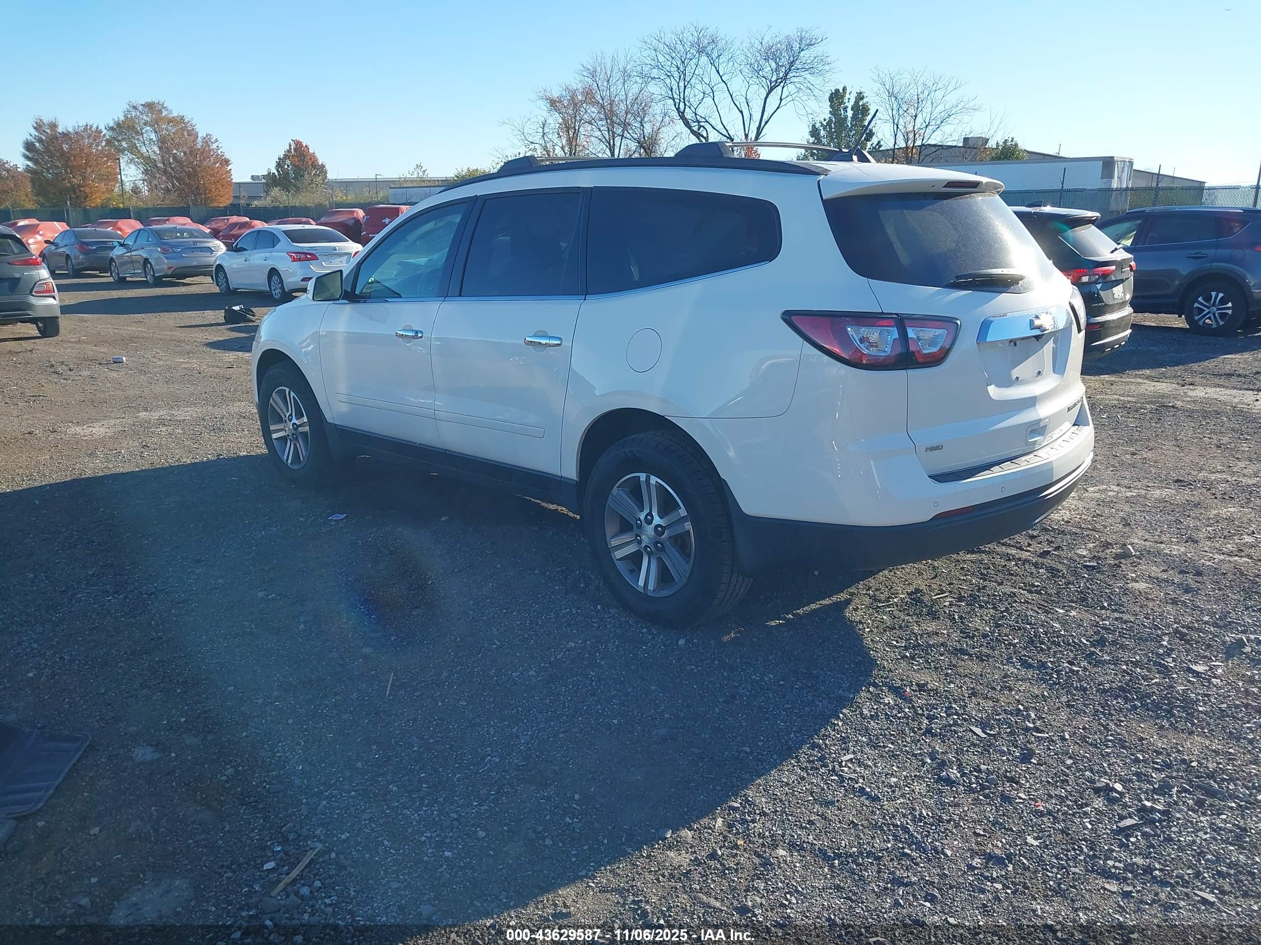 CHEVROLET TRAVERSE image 3