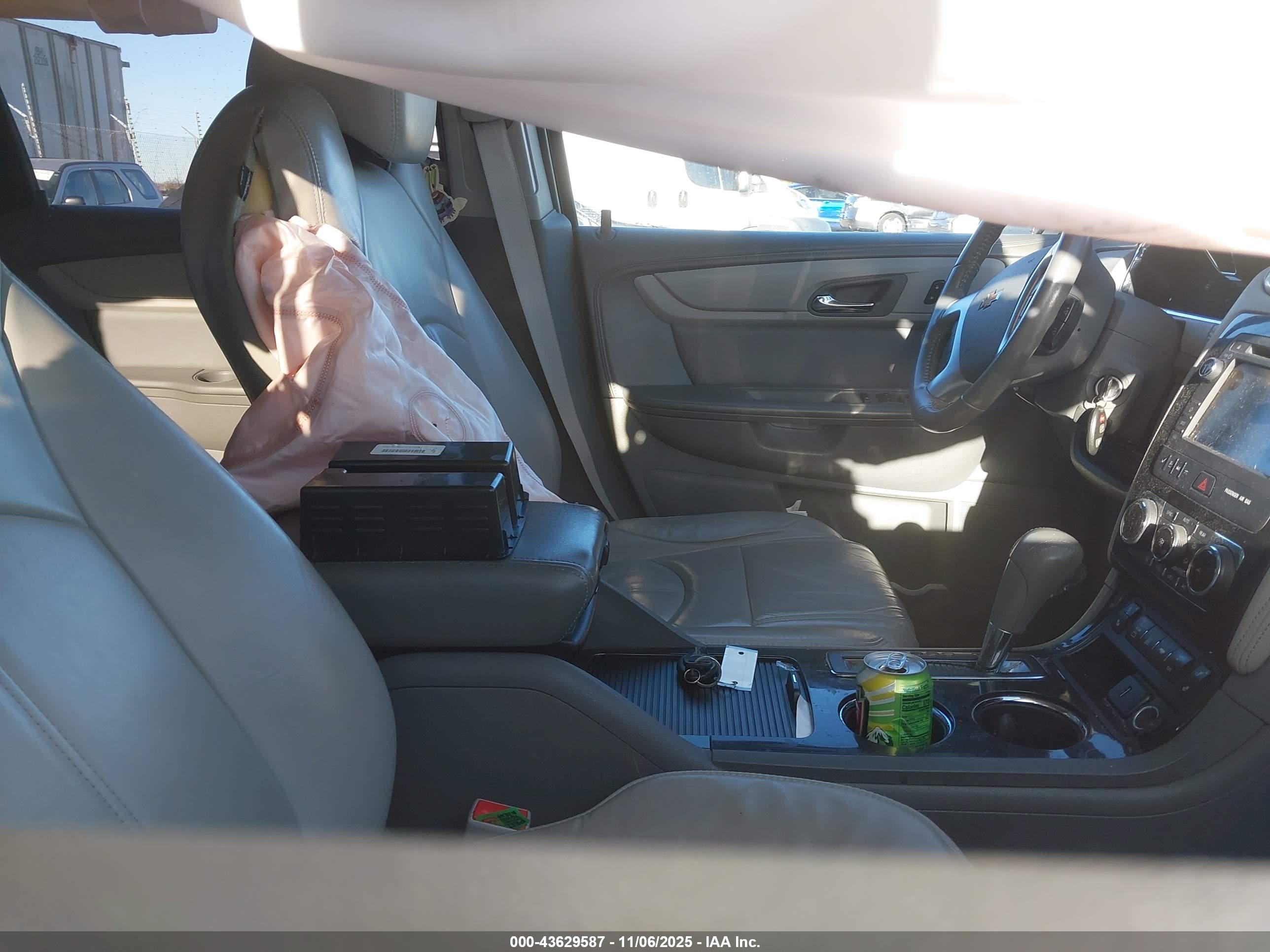 CHEVROLET TRAVERSE image 5