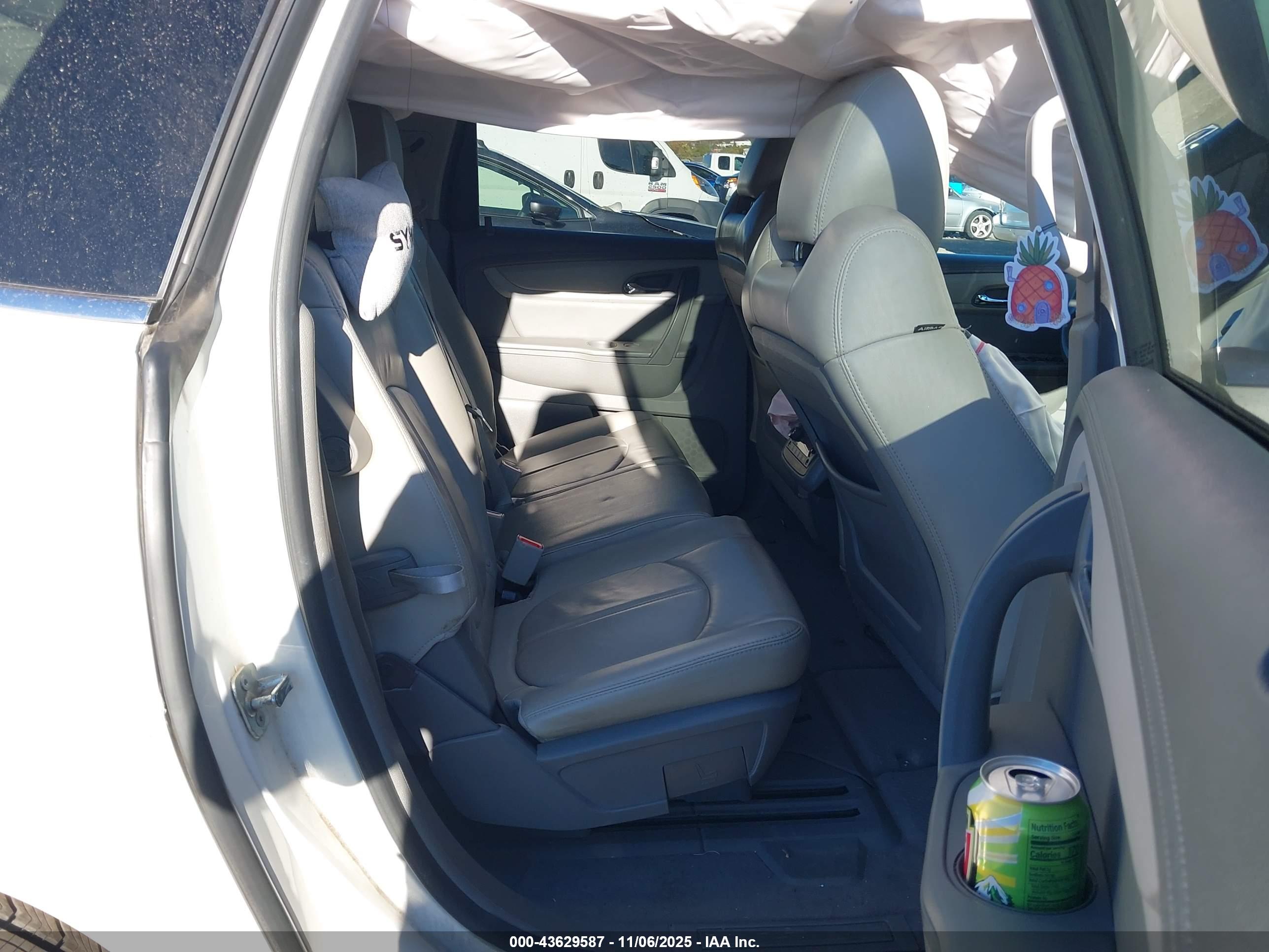CHEVROLET TRAVERSE image 8