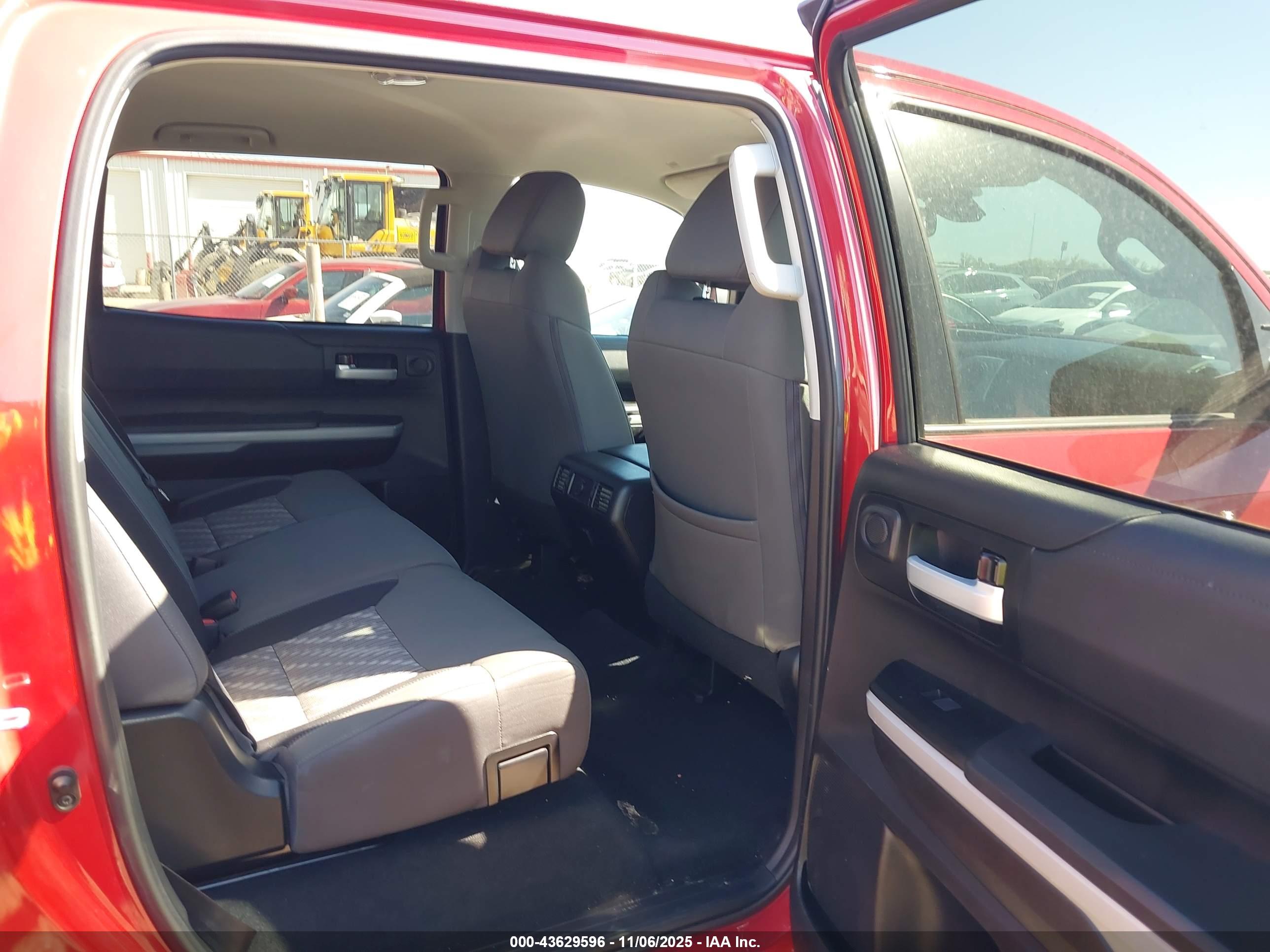 TOYOTA TUNDRA image 8