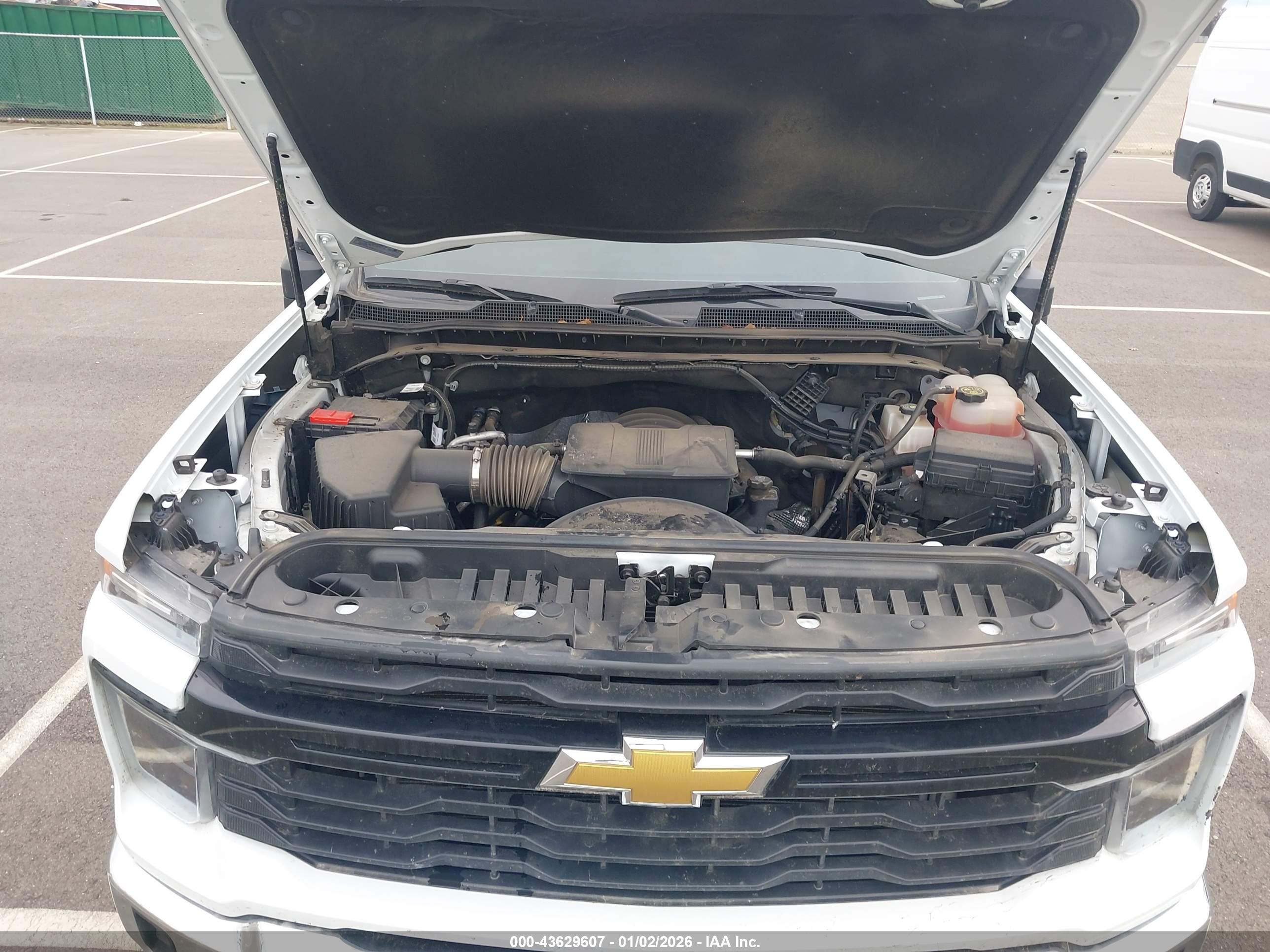 CHEVROLET SILVERADO image 10