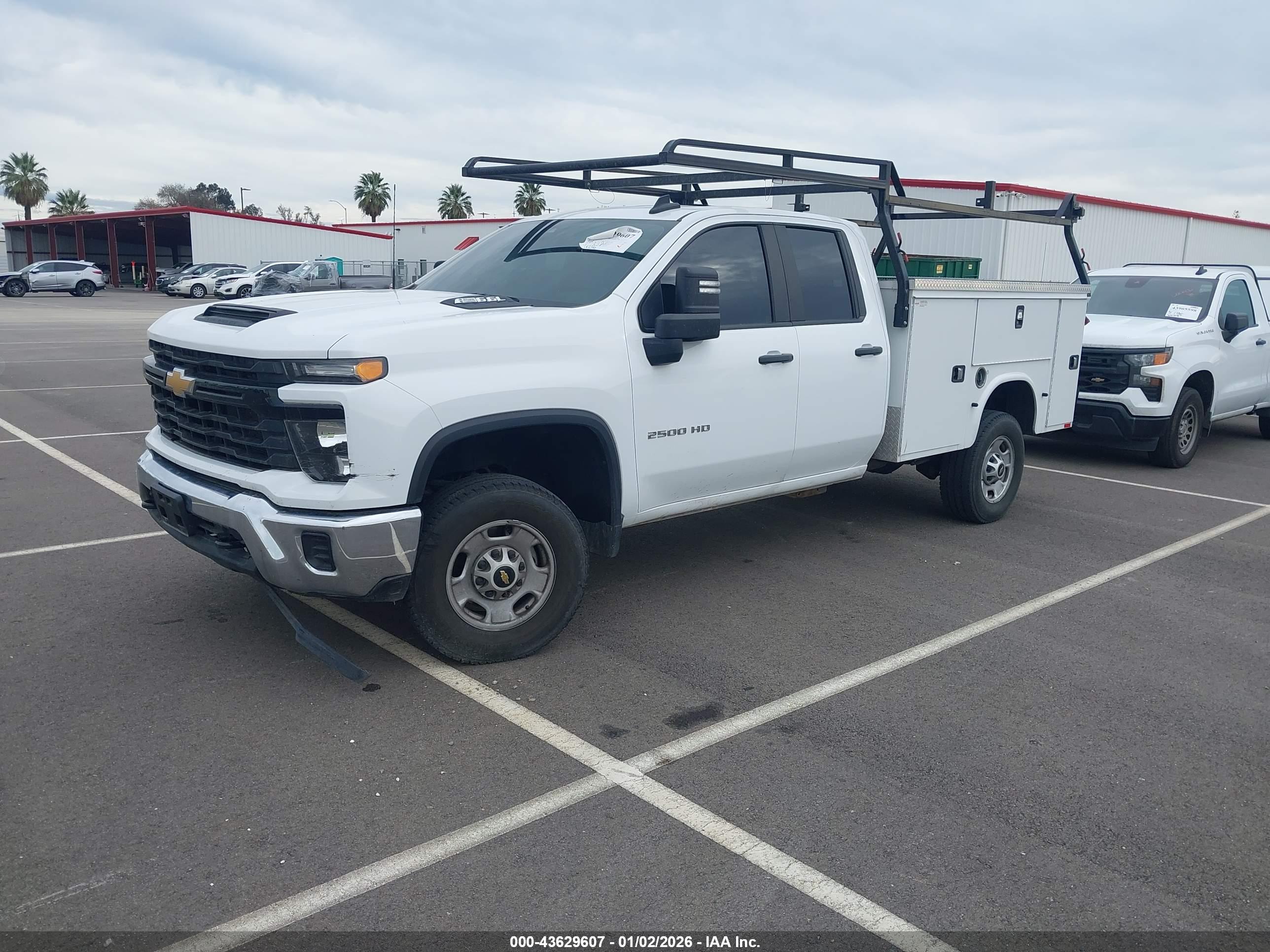 CHEVROLET SILVERADO image 2