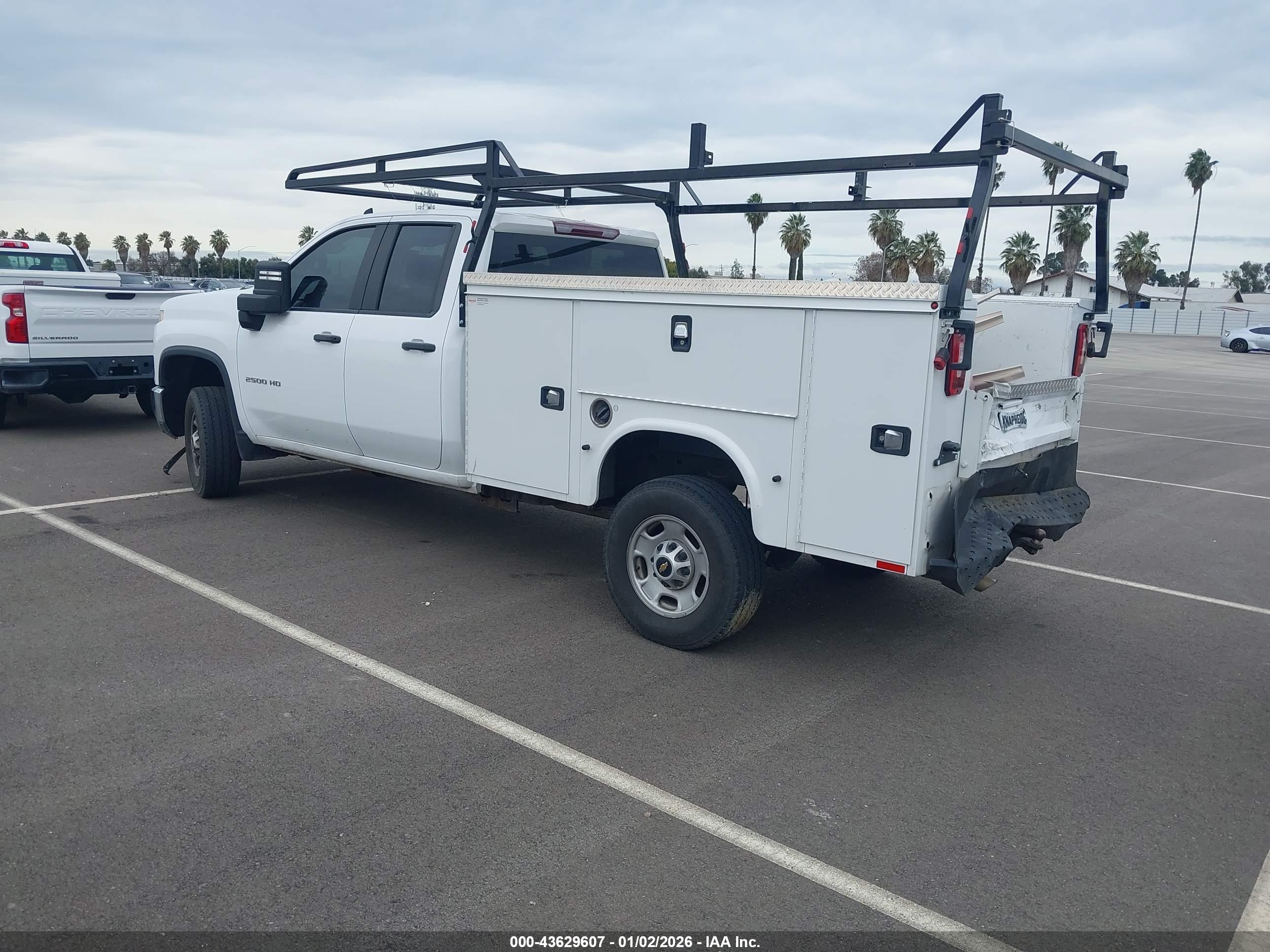 CHEVROLET SILVERADO image 3