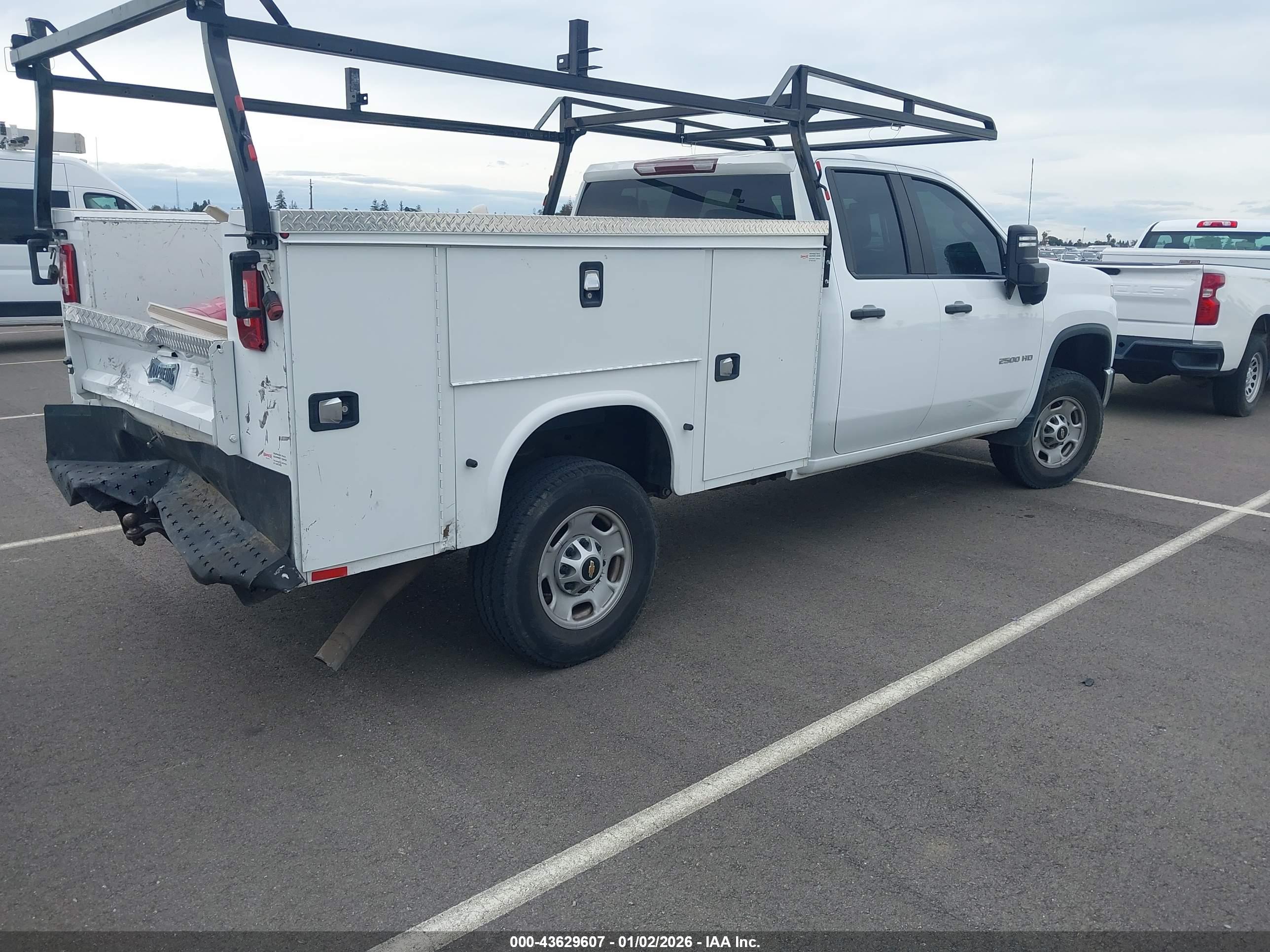 CHEVROLET SILVERADO image 4