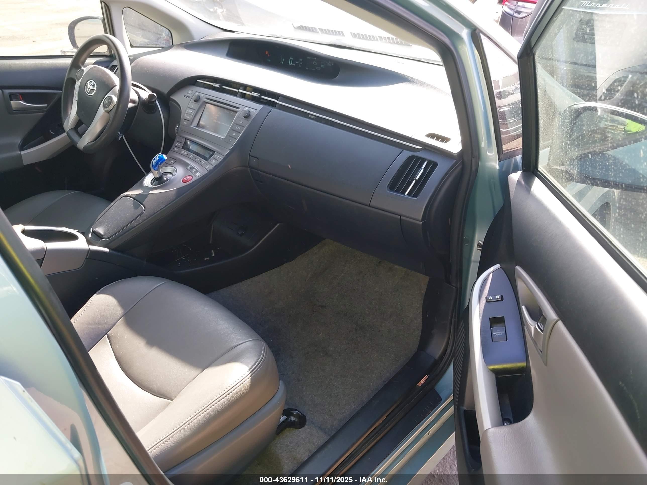 TOYOTA PRIUS image 5