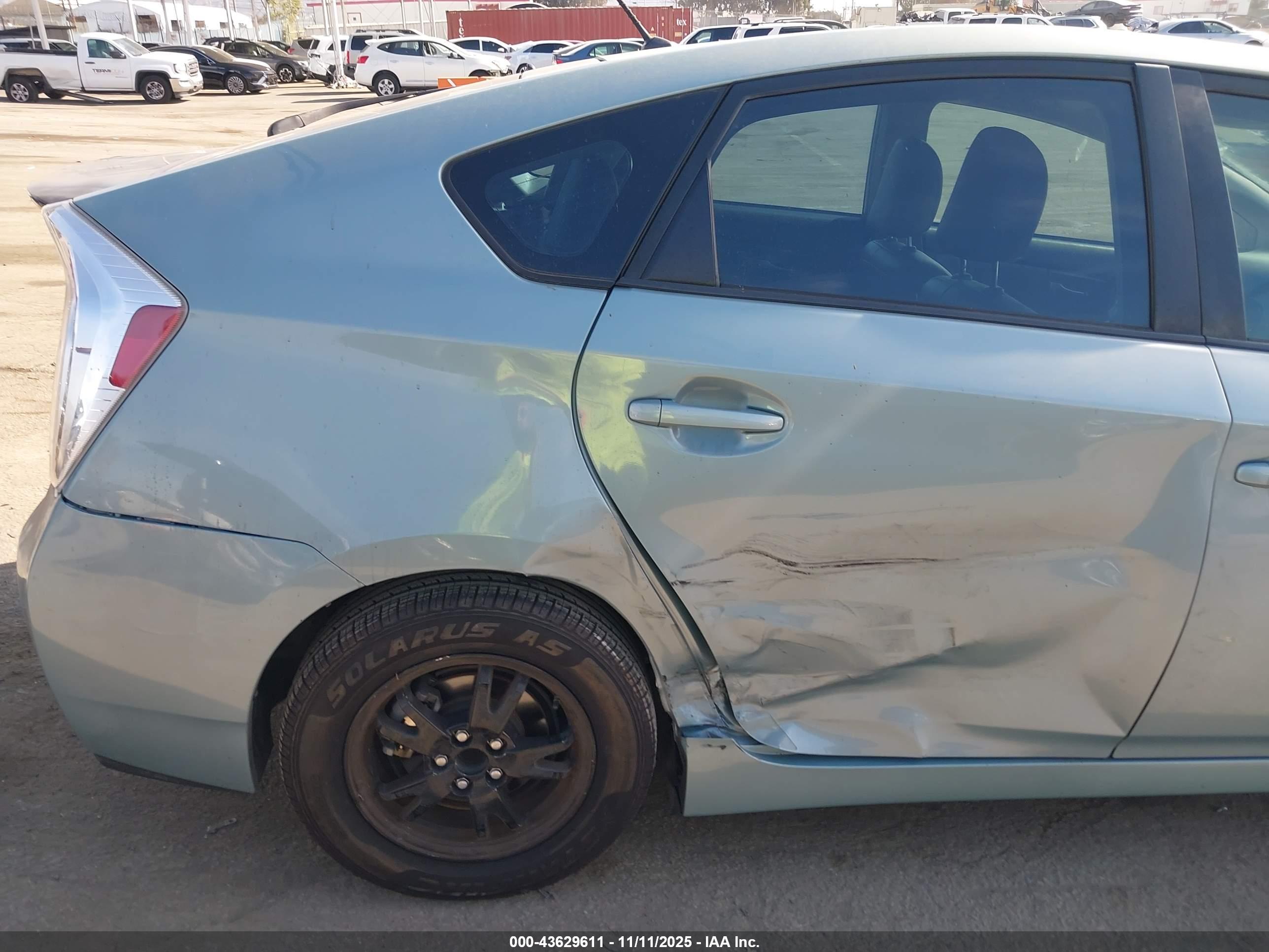 TOYOTA PRIUS image 6