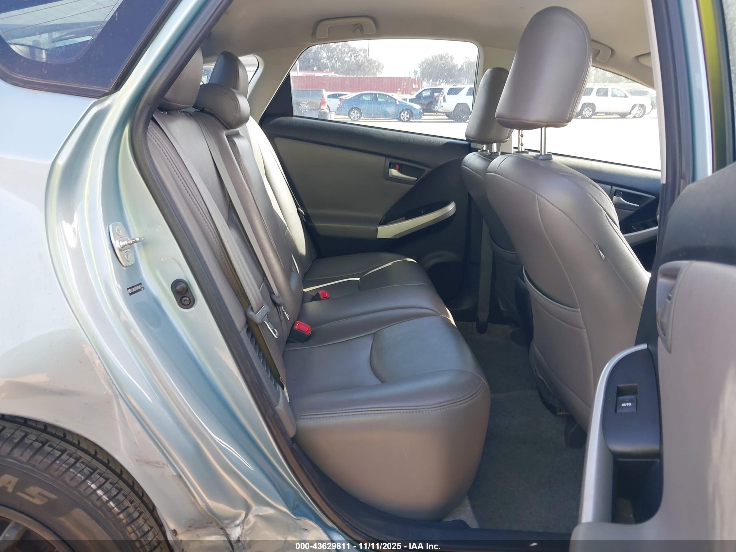 TOYOTA PRIUS image 8