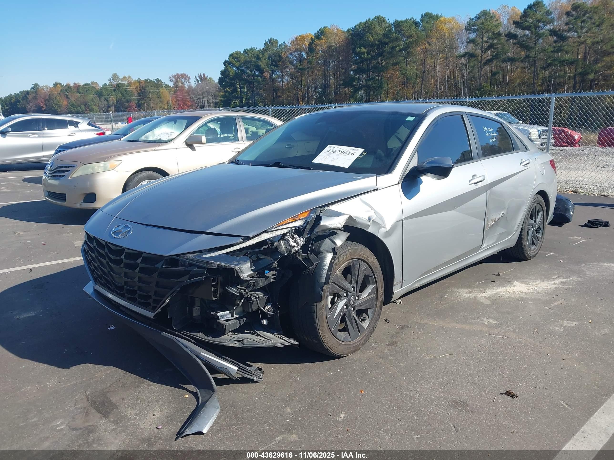 HYUNDAI ELANTRA image 2