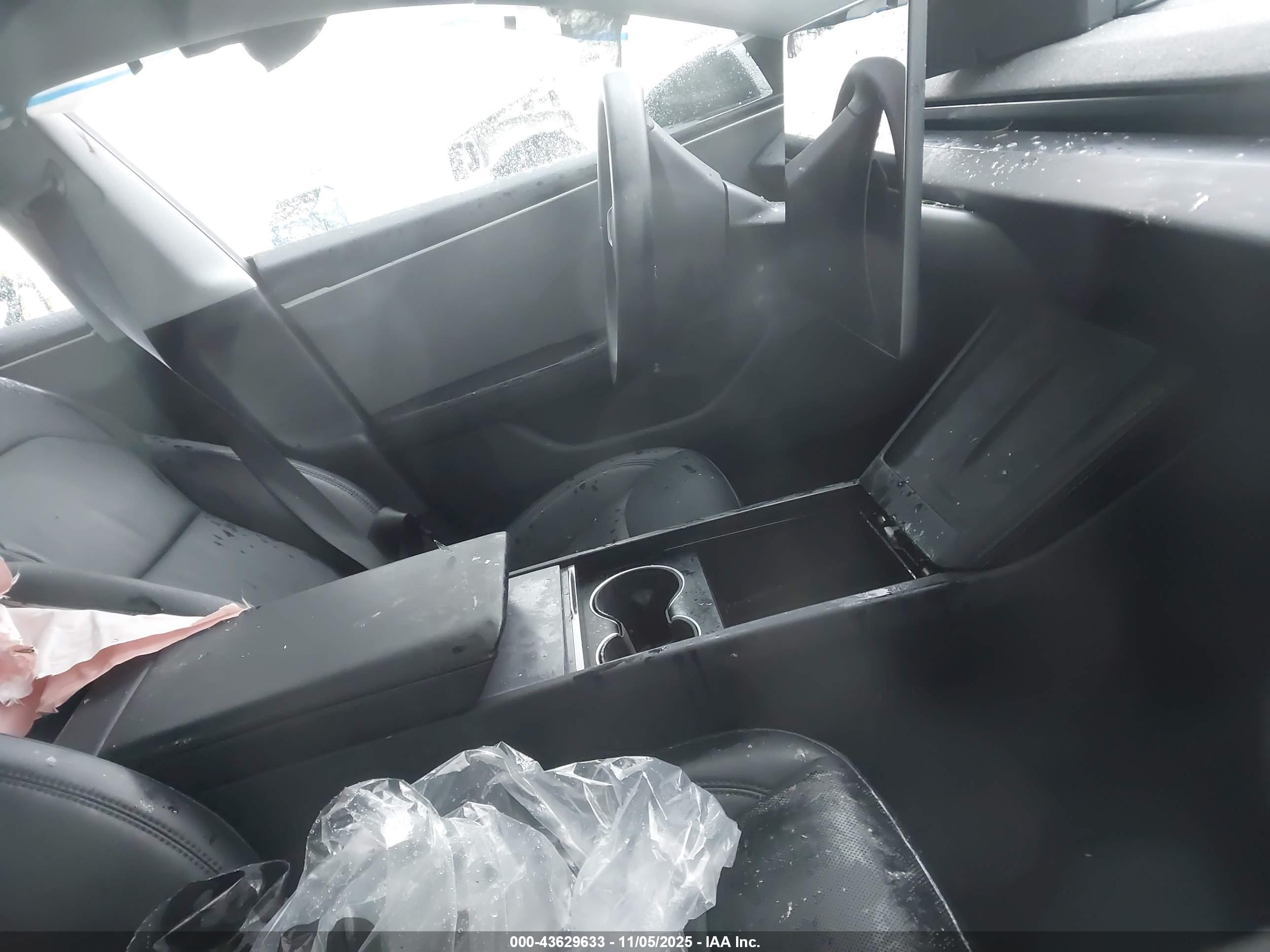 TESLA MODEL image 5
