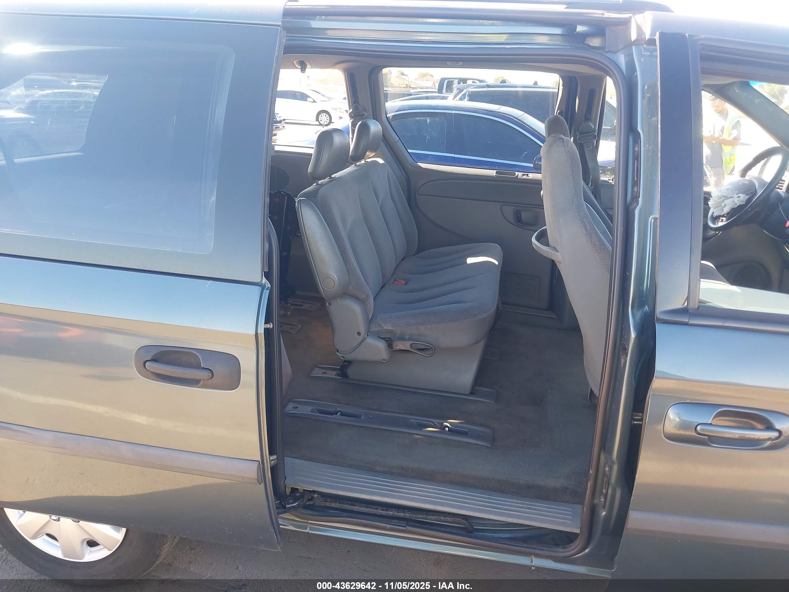 DODGE GRAND image 8