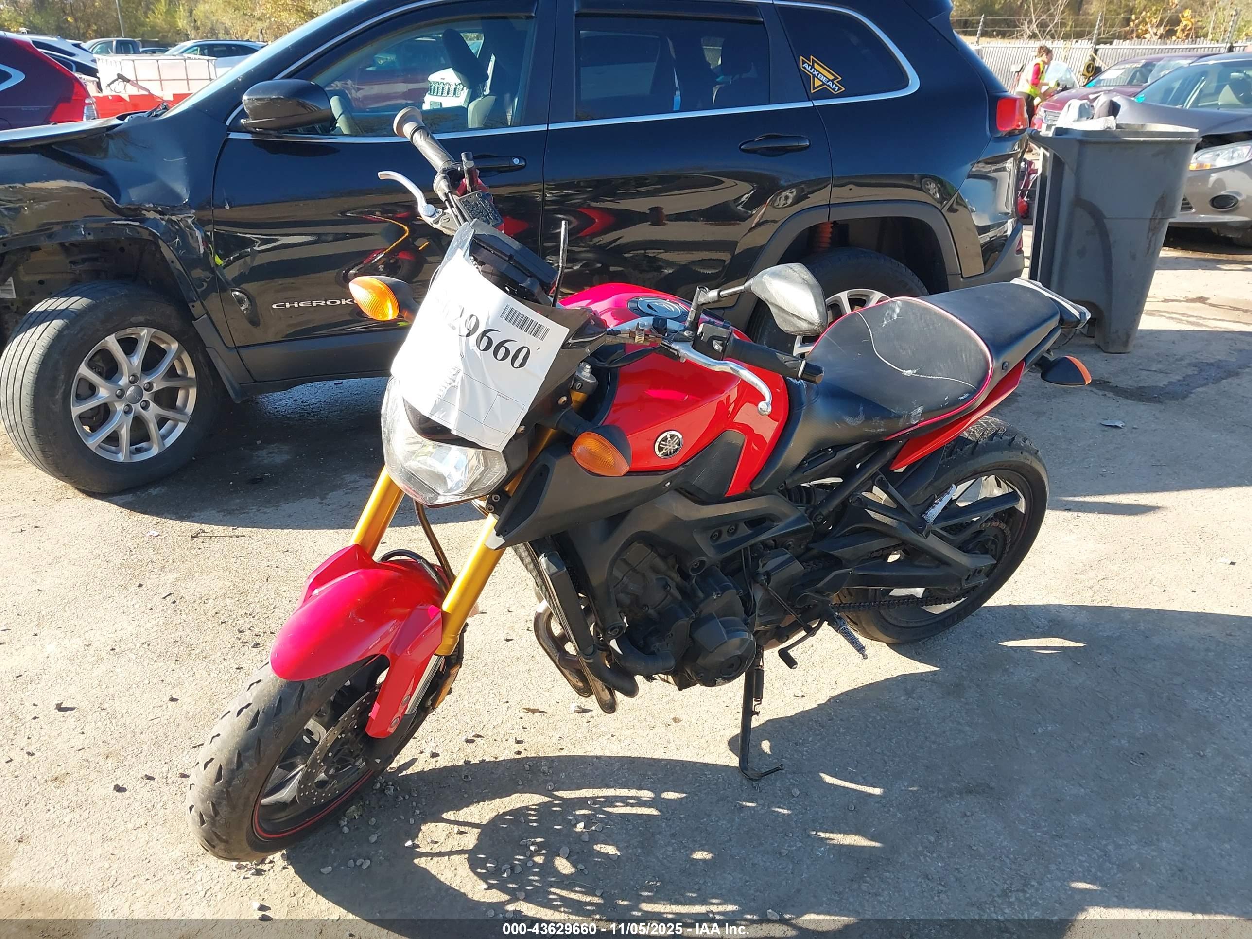 YAMAHA FZ09 image 2