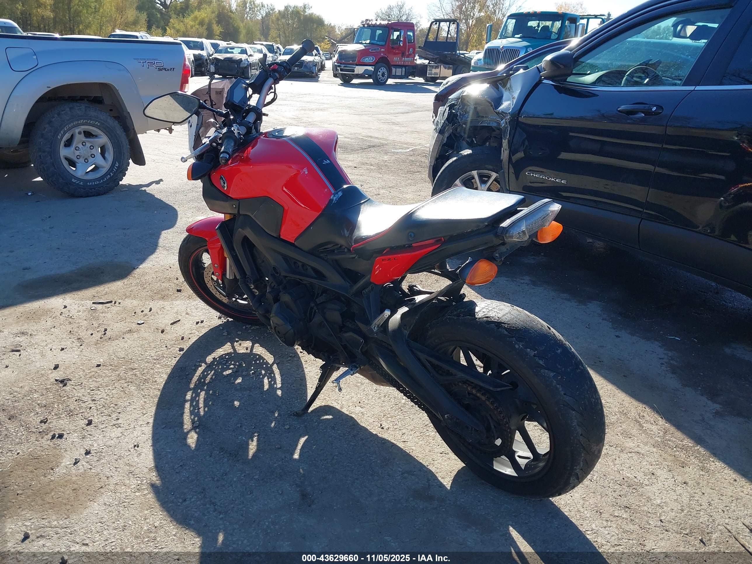YAMAHA FZ09 image 3