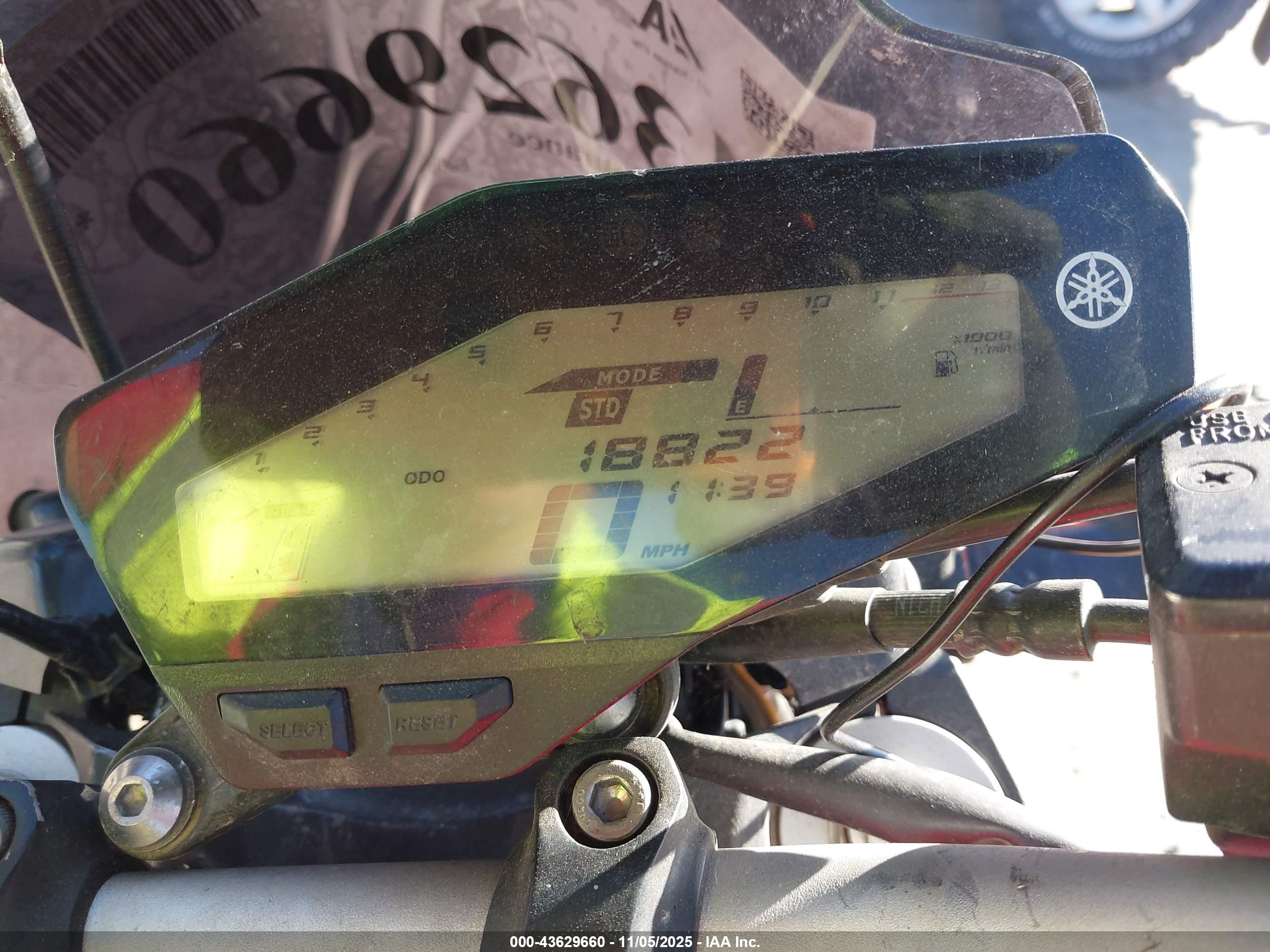 YAMAHA FZ09 image 7