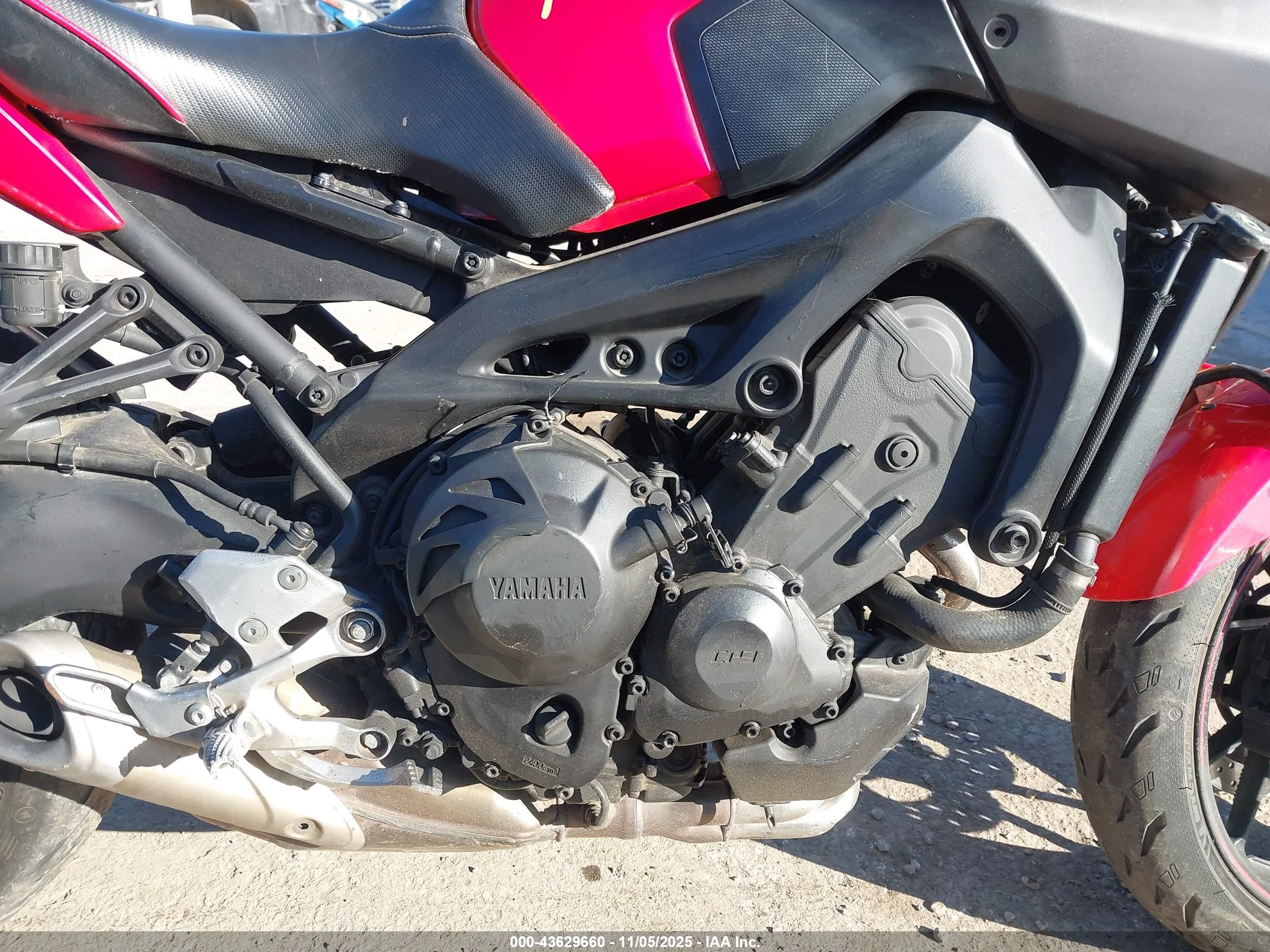 YAMAHA FZ09 image 8