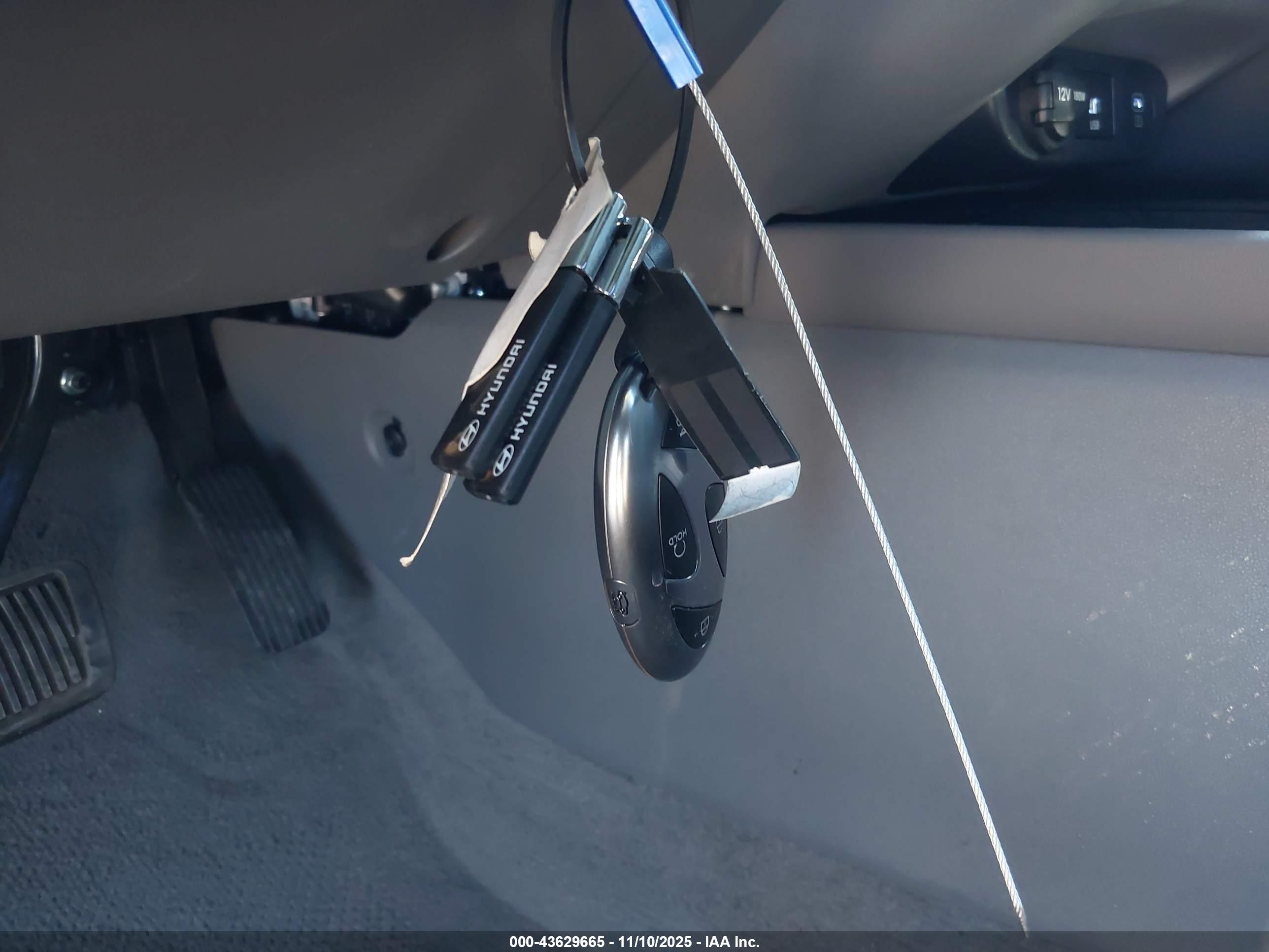 HYUNDAI ELANTRA image 11