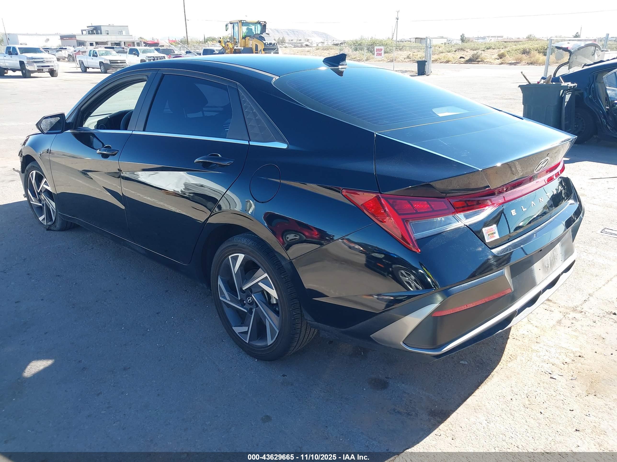 HYUNDAI ELANTRA image 3