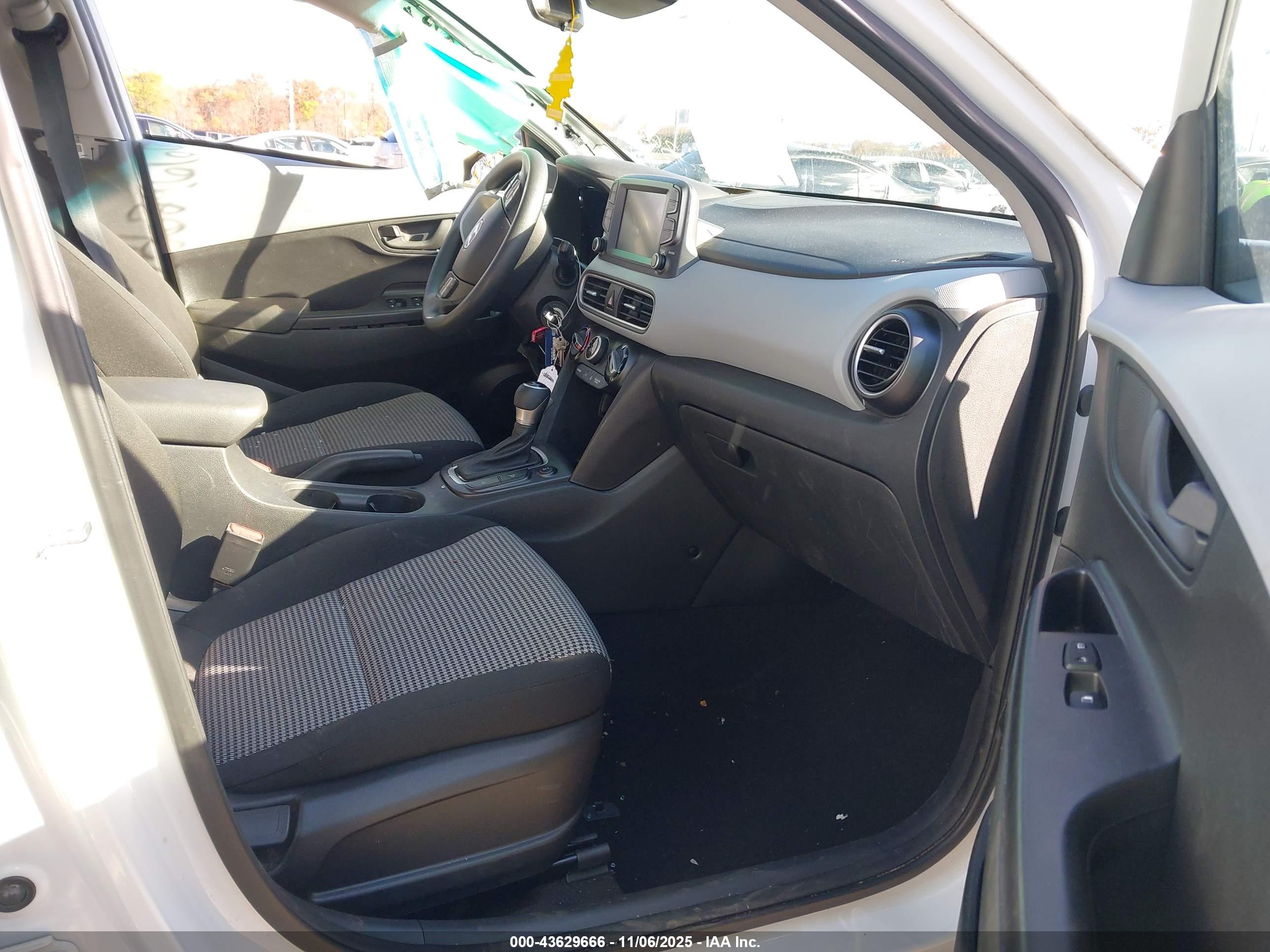 HYUNDAI KONA image 5