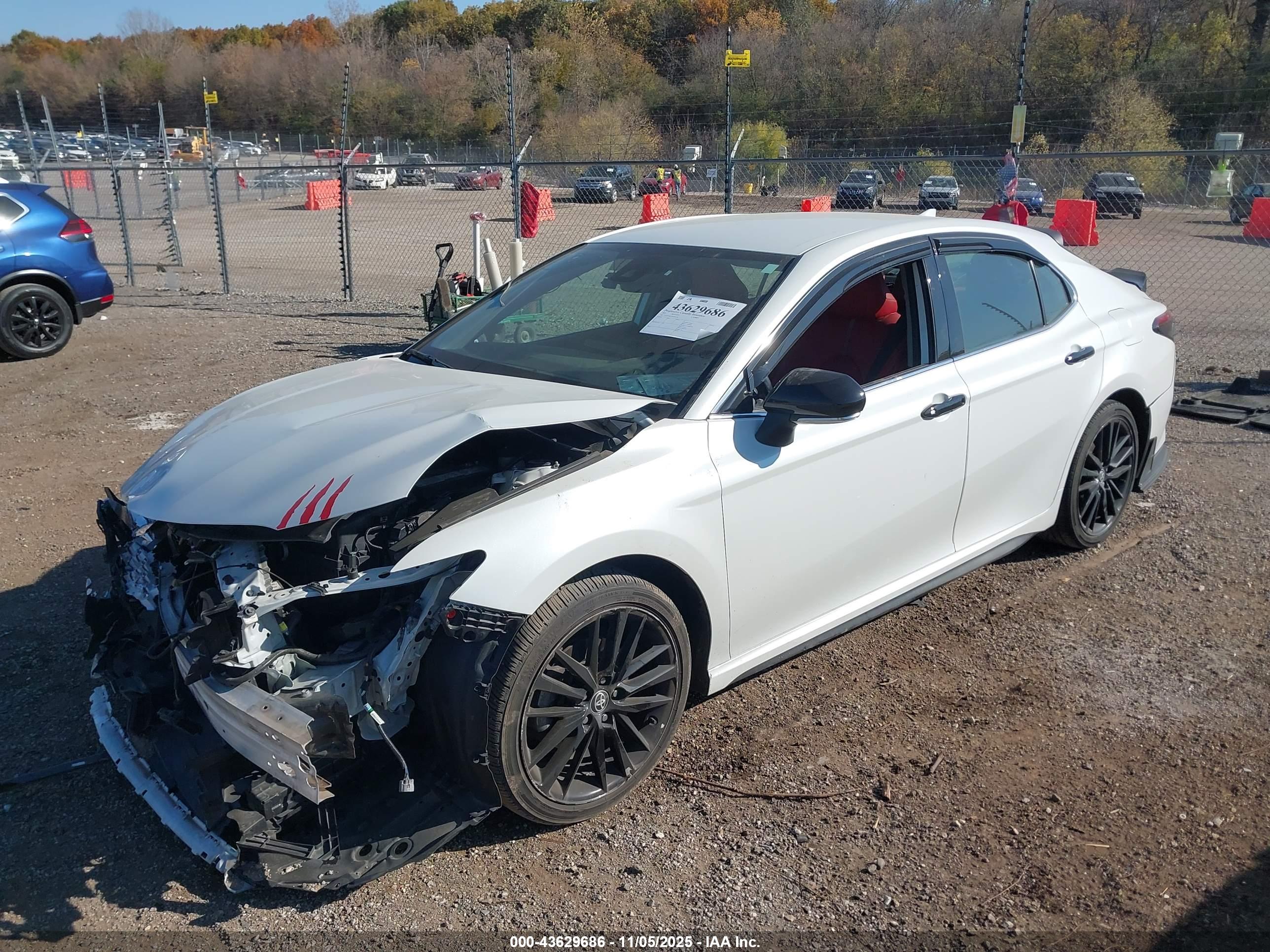 TOYOTA CAMRY image 2