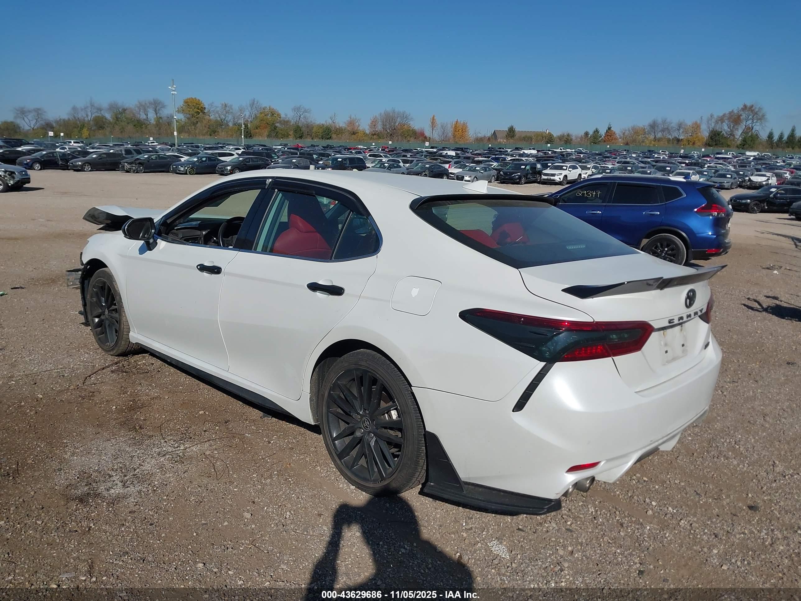 TOYOTA CAMRY image 3