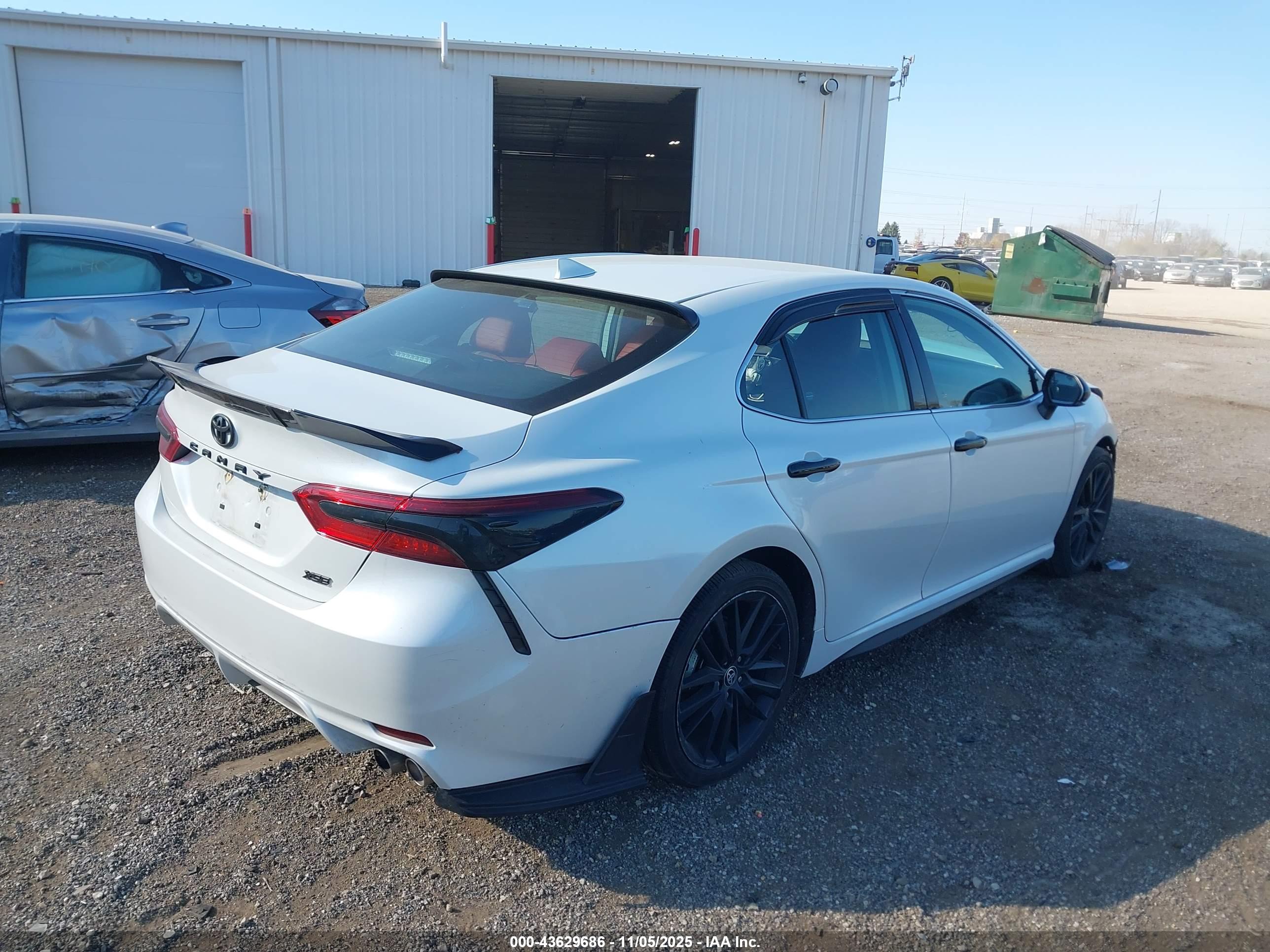 TOYOTA CAMRY image 4