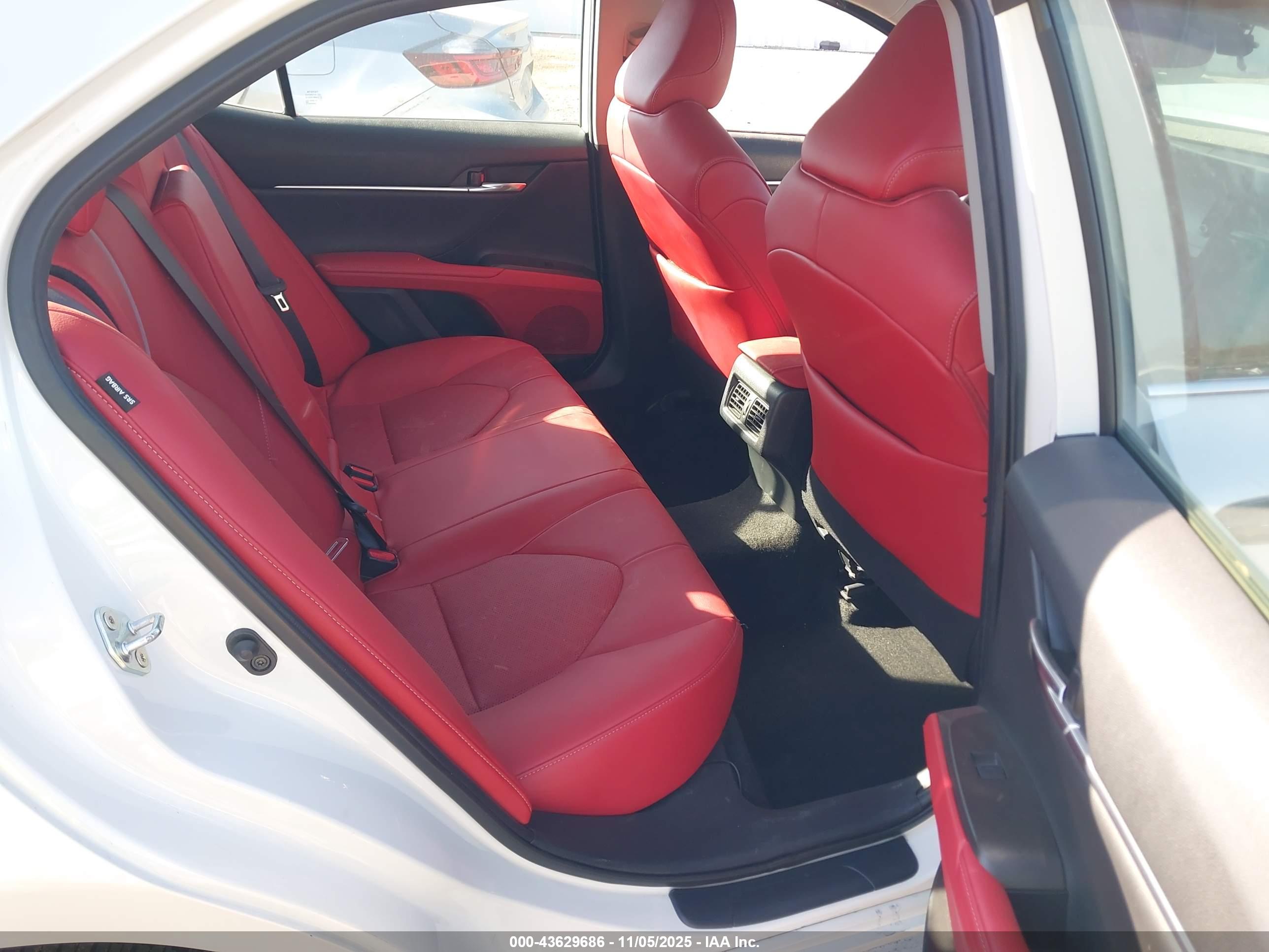TOYOTA CAMRY image 8
