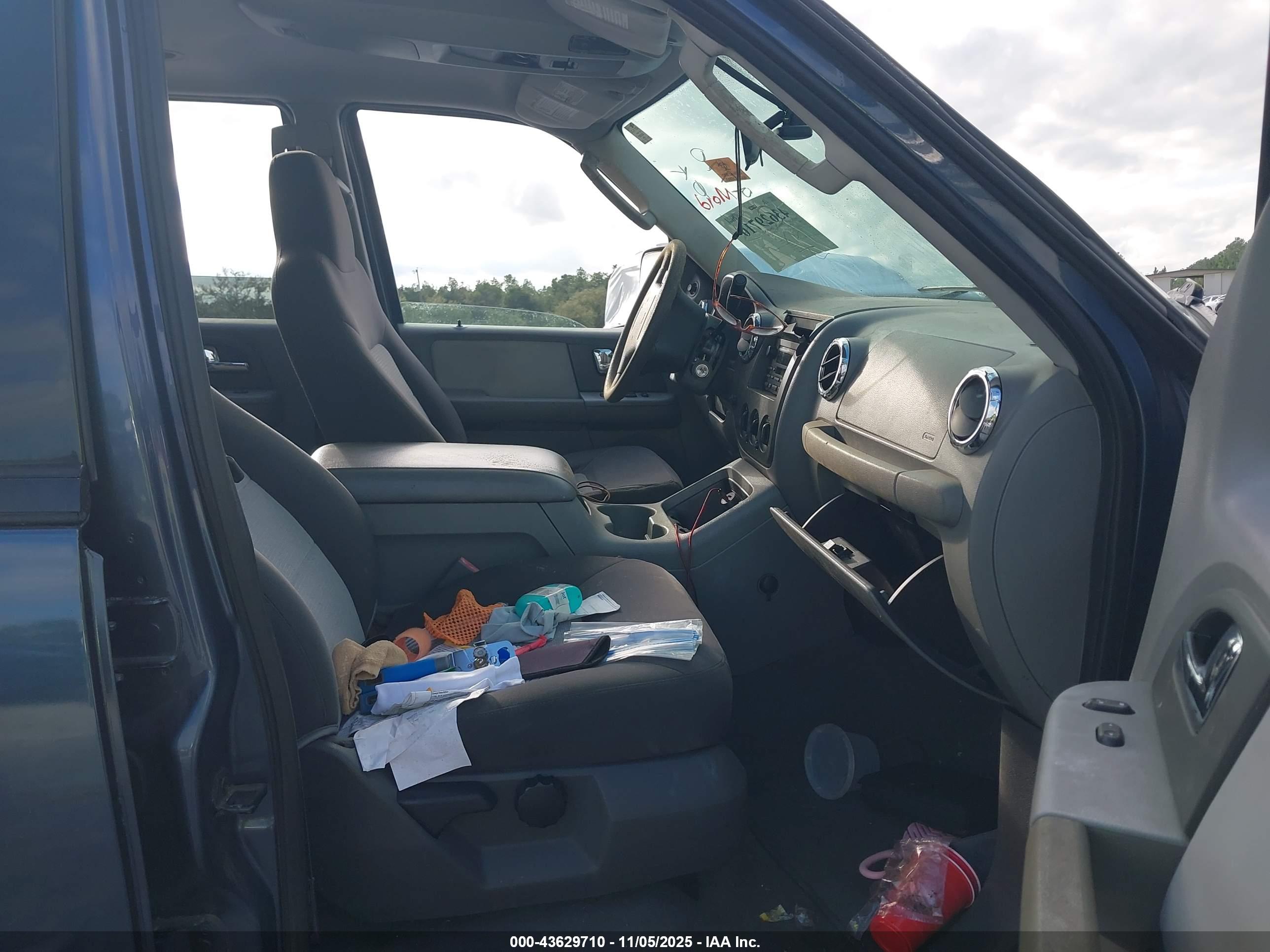 FORD EXPEDITION image 5