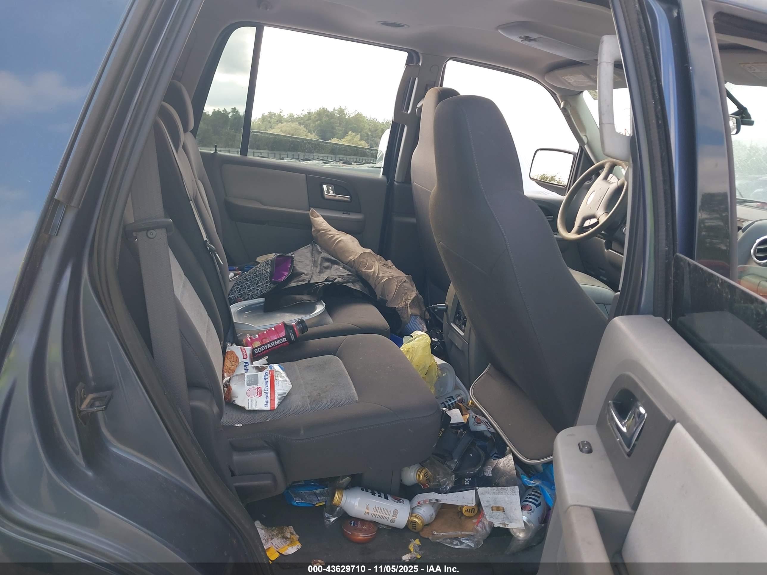 FORD EXPEDITION image 8