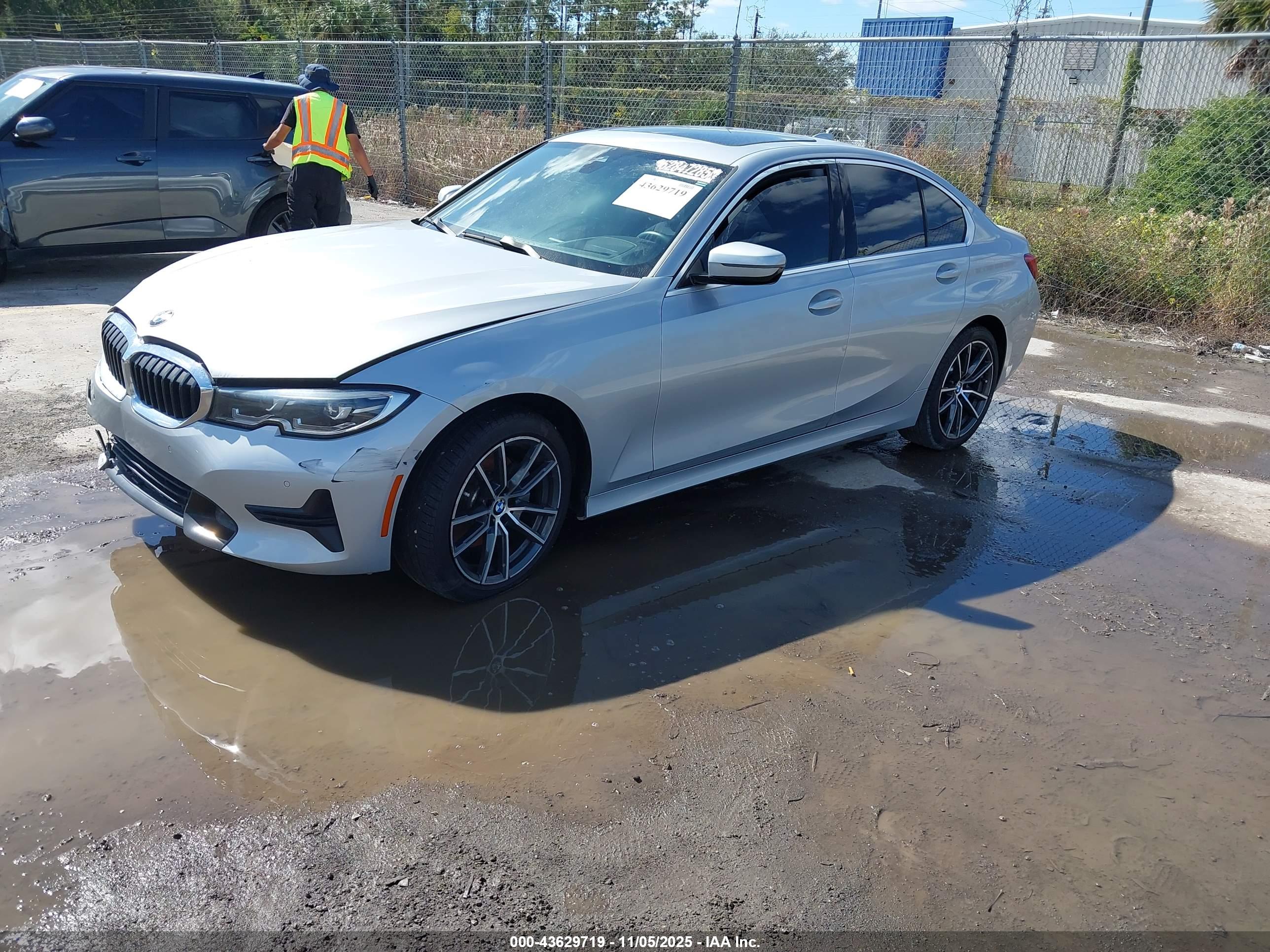 BMW 330I image 2