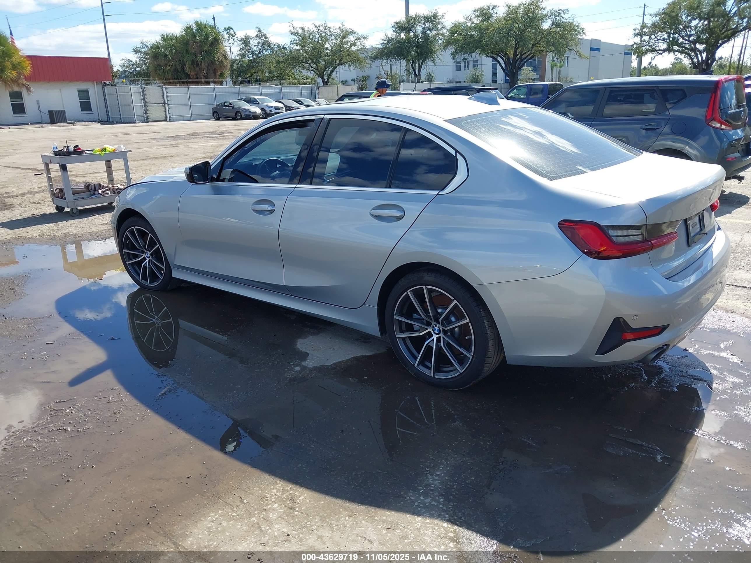 BMW 330I image 3