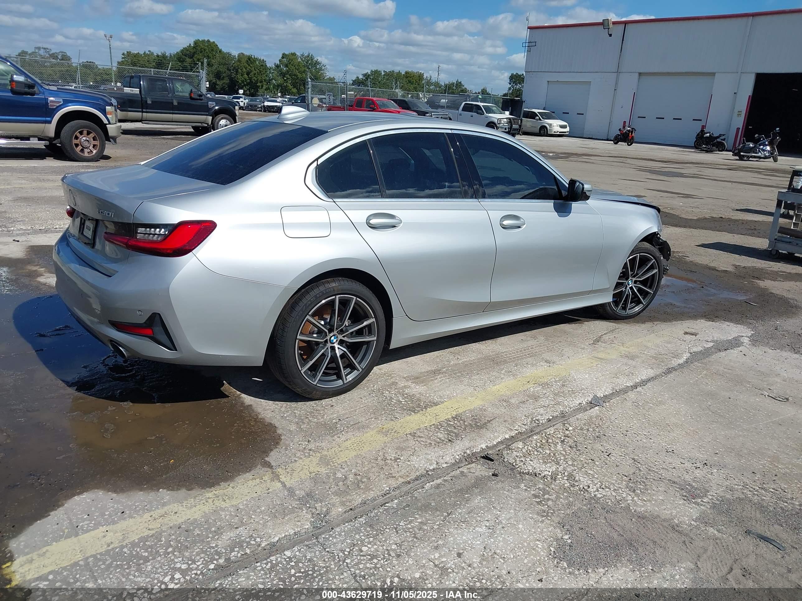 BMW 330I image 4