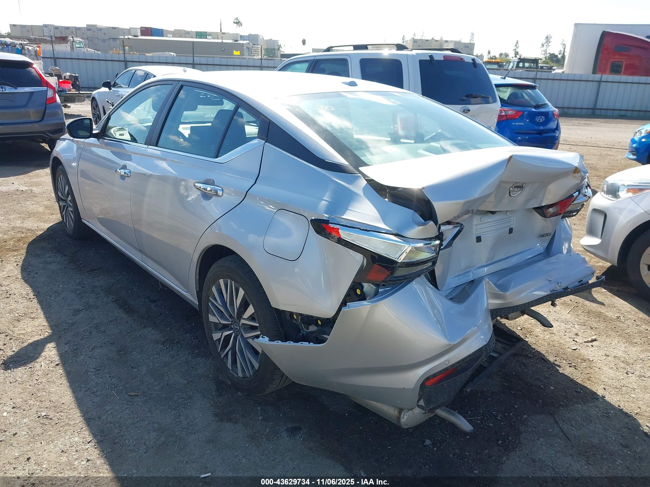 NISSAN ALTIMA image 3