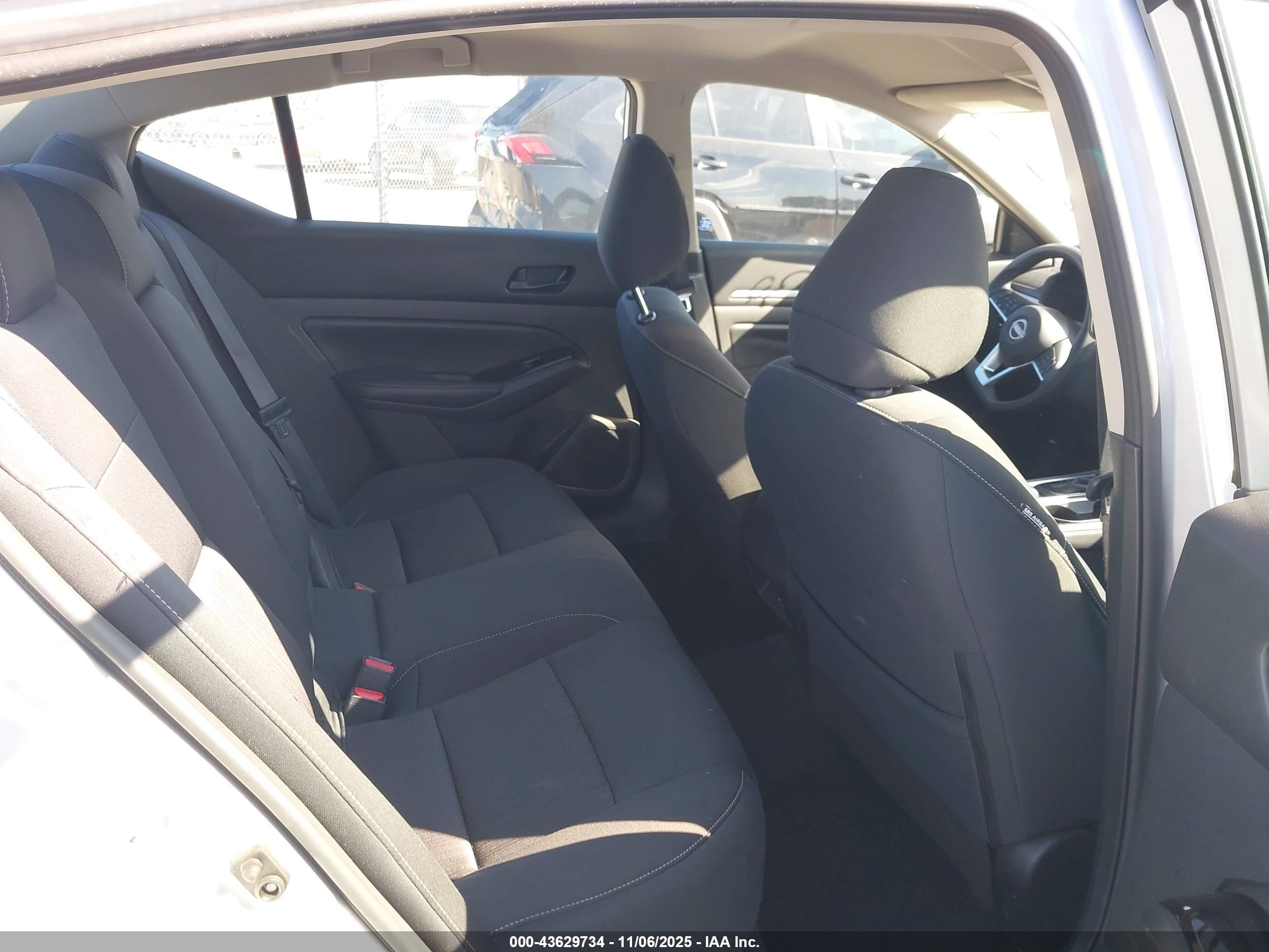 NISSAN ALTIMA image 8