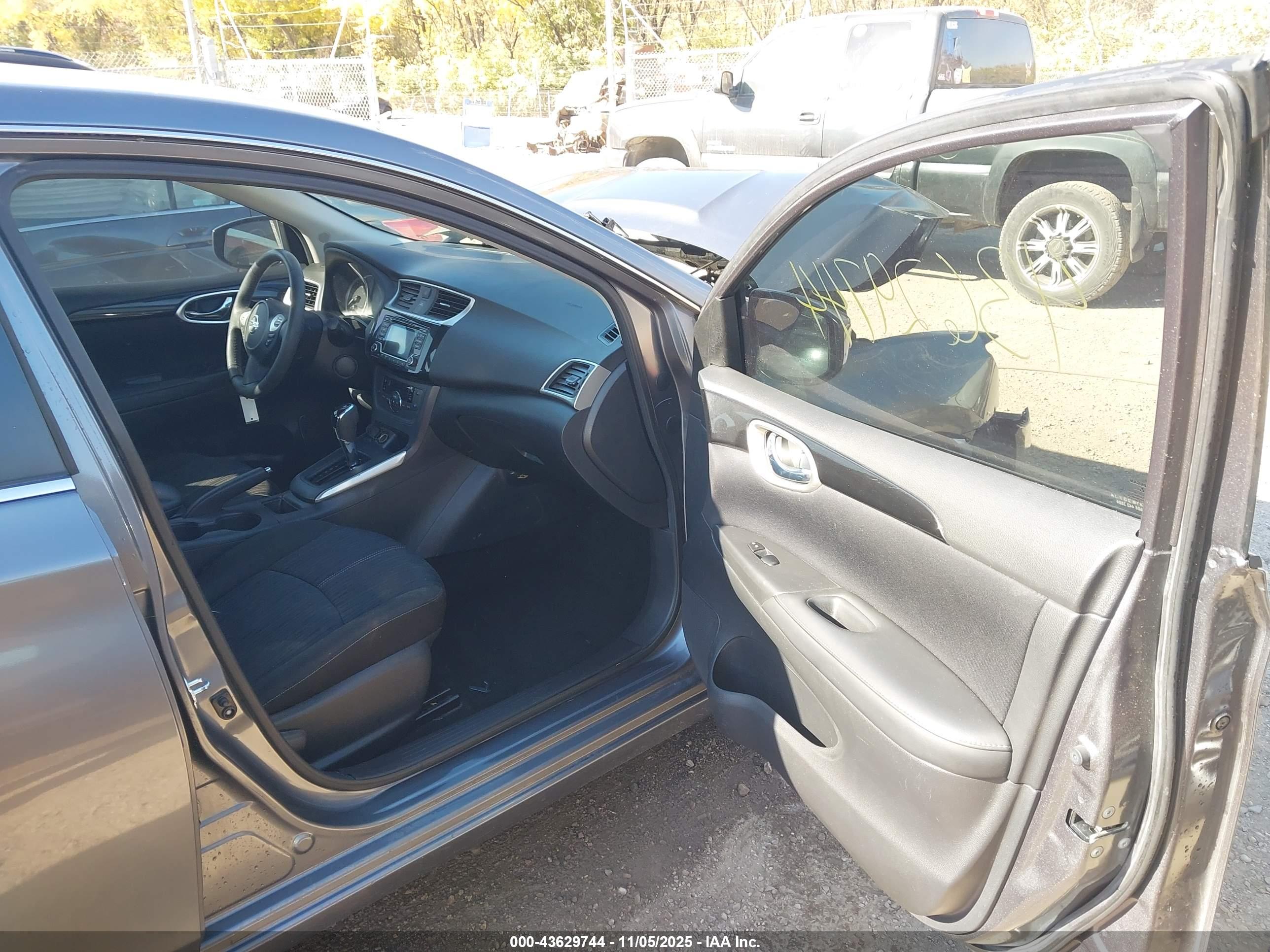 NISSAN SENTRA image 5