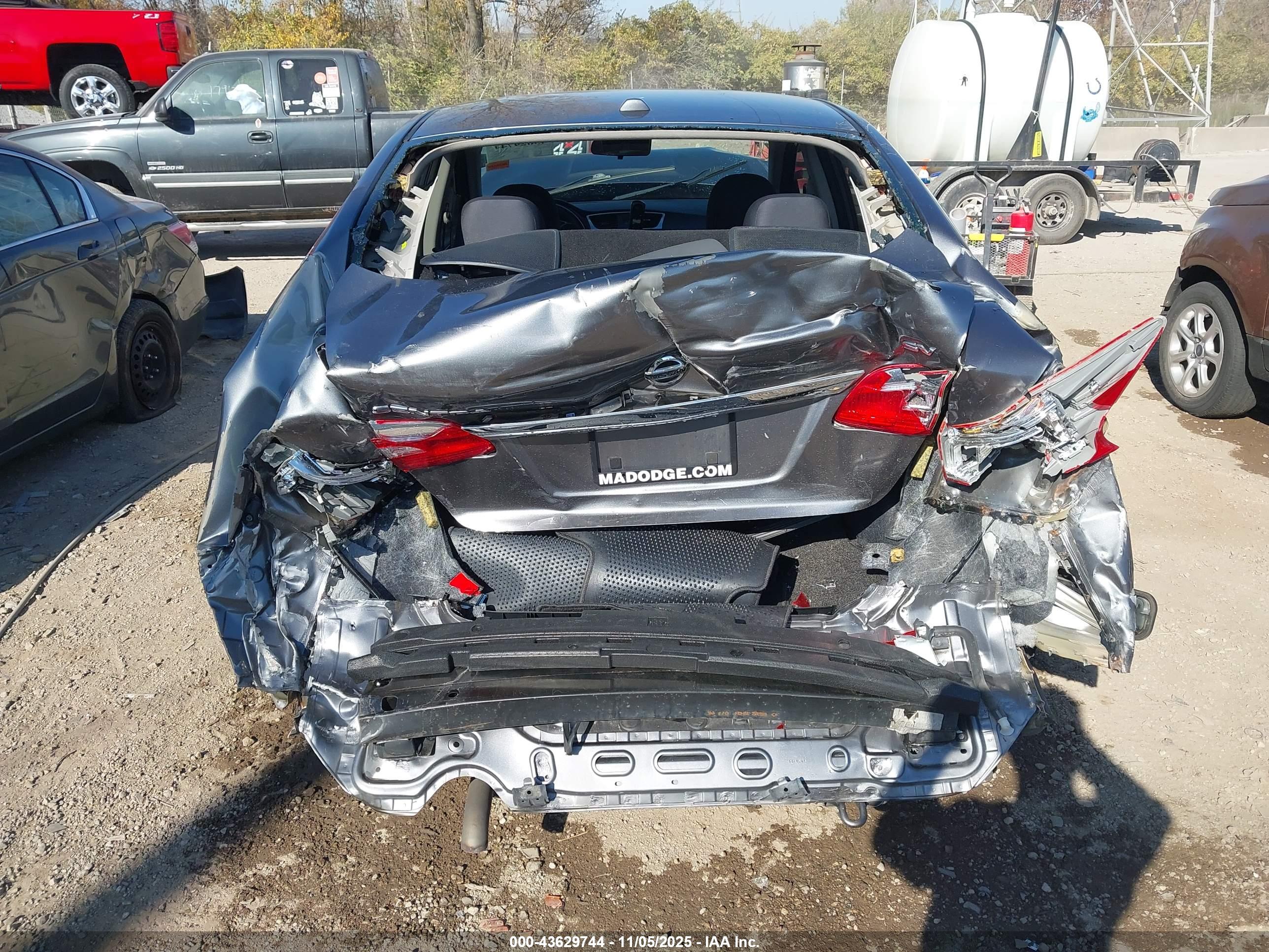 NISSAN SENTRA image 6