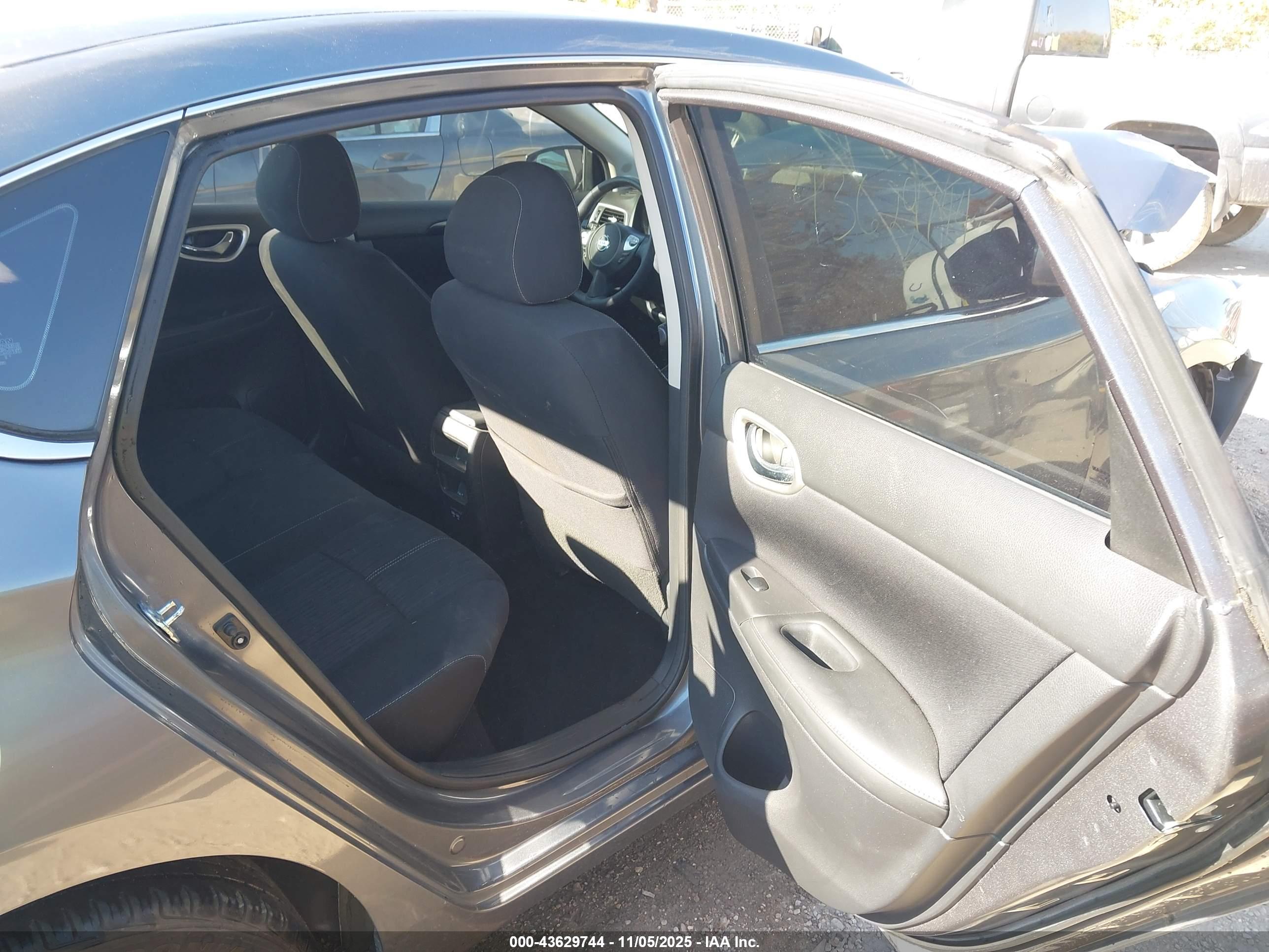 NISSAN SENTRA image 8