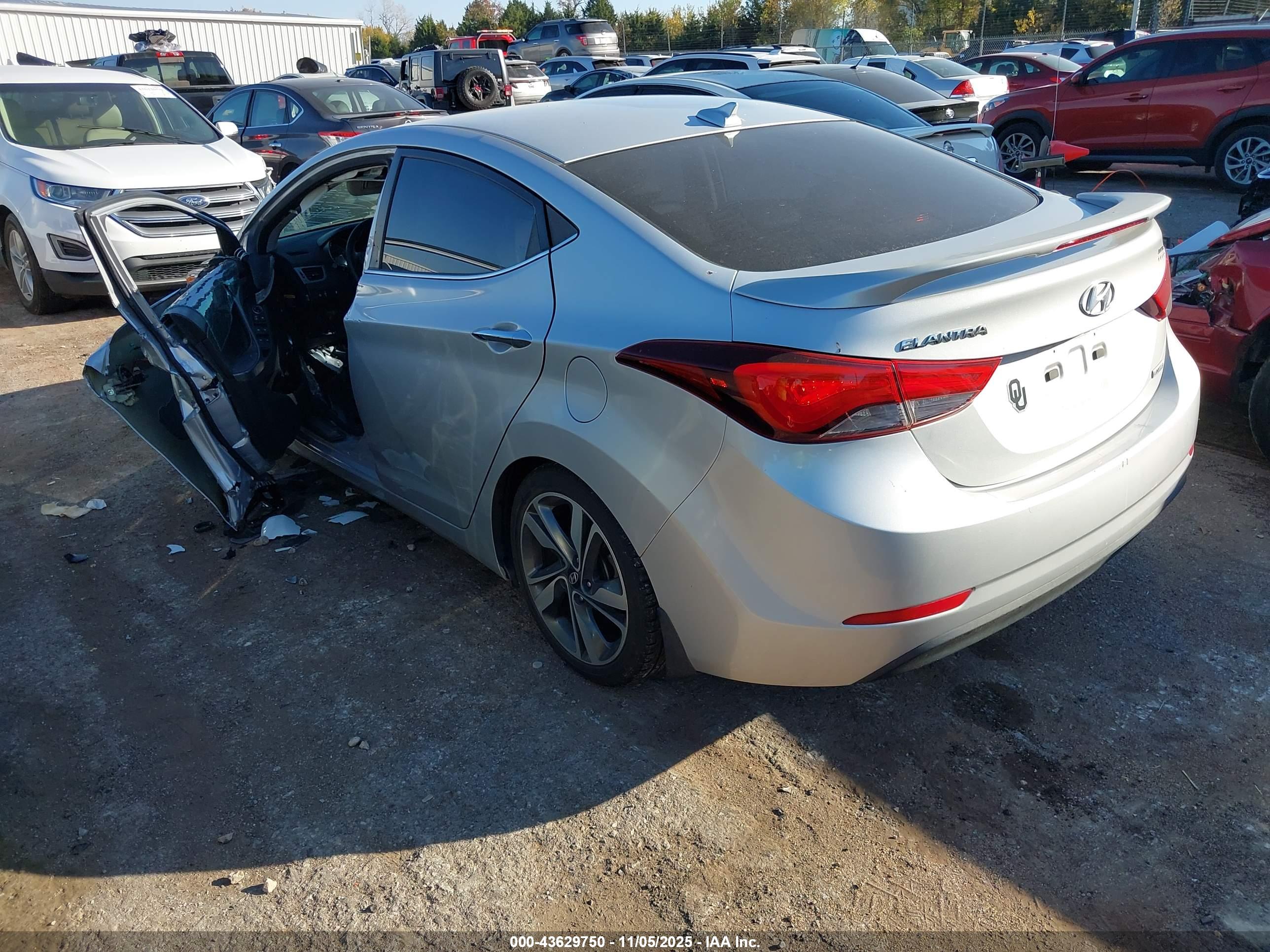HYUNDAI ELANTRA image 3