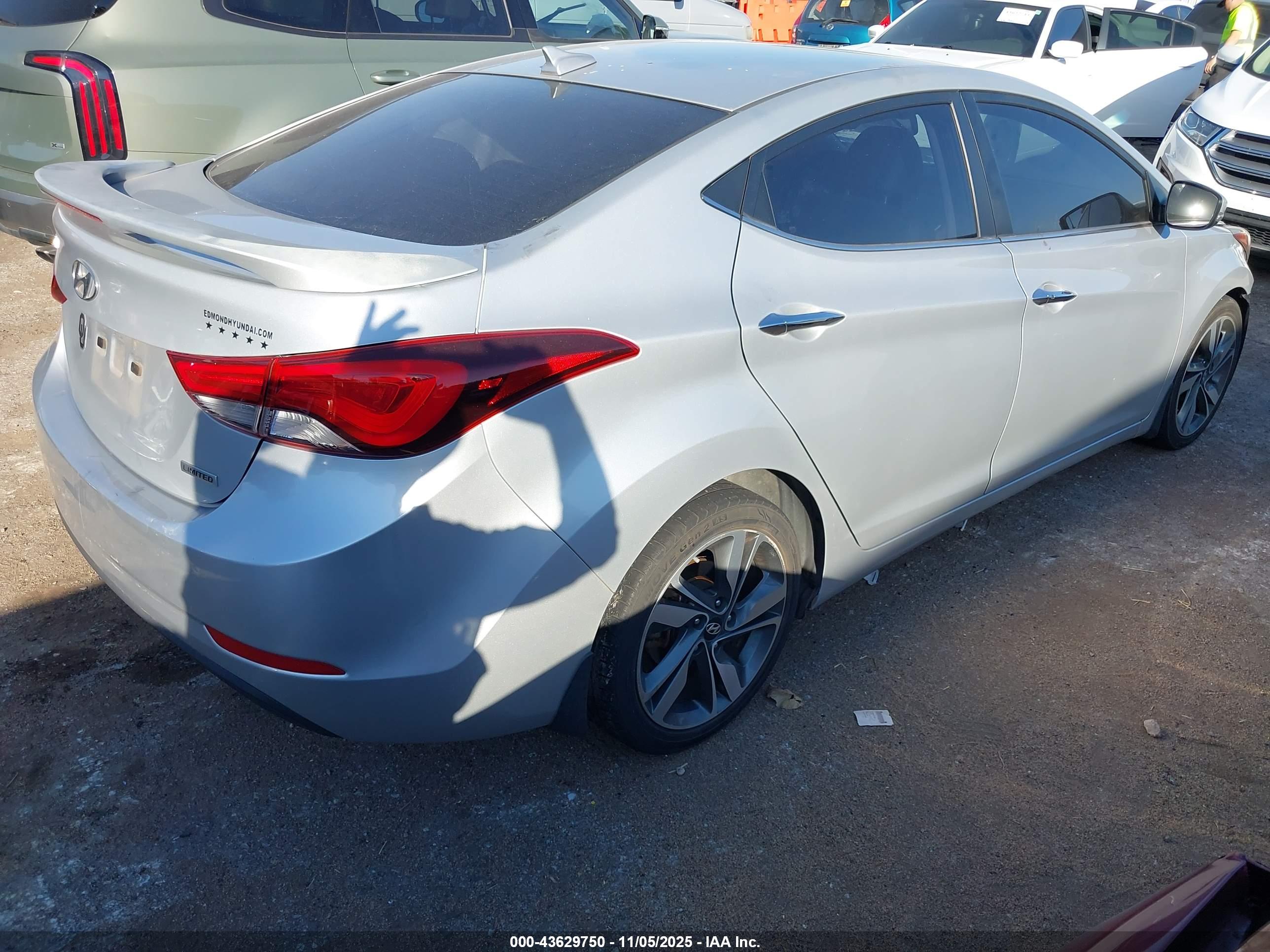 HYUNDAI ELANTRA image 4