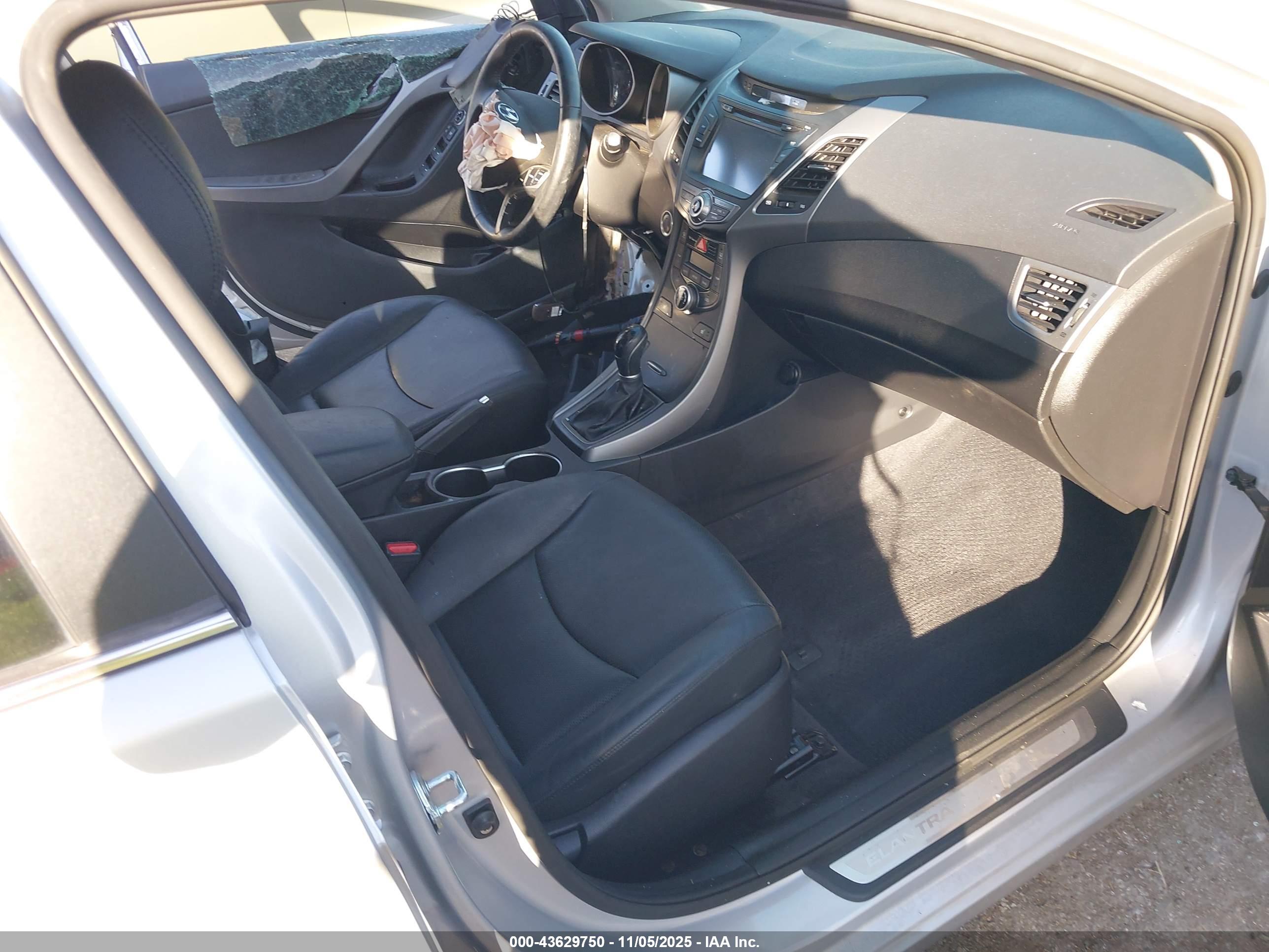 HYUNDAI ELANTRA image 5