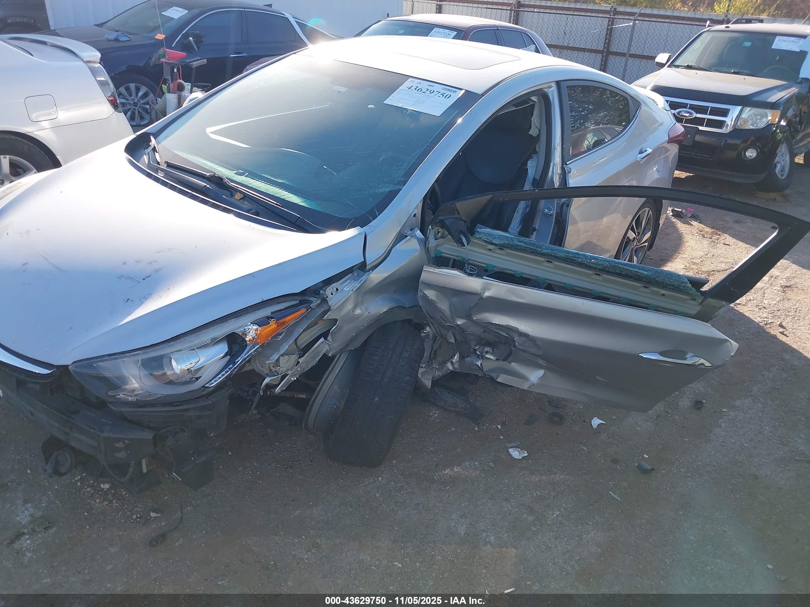 HYUNDAI ELANTRA image 6