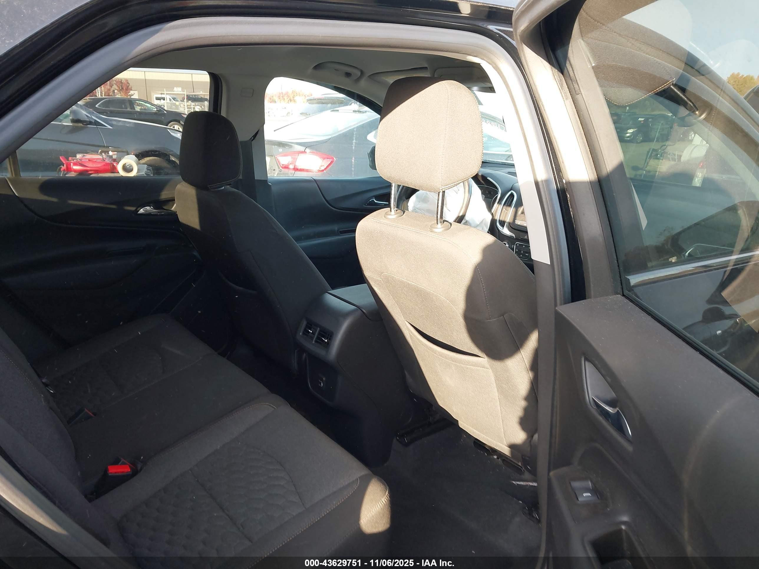CHEVROLET EQUINOX image 8